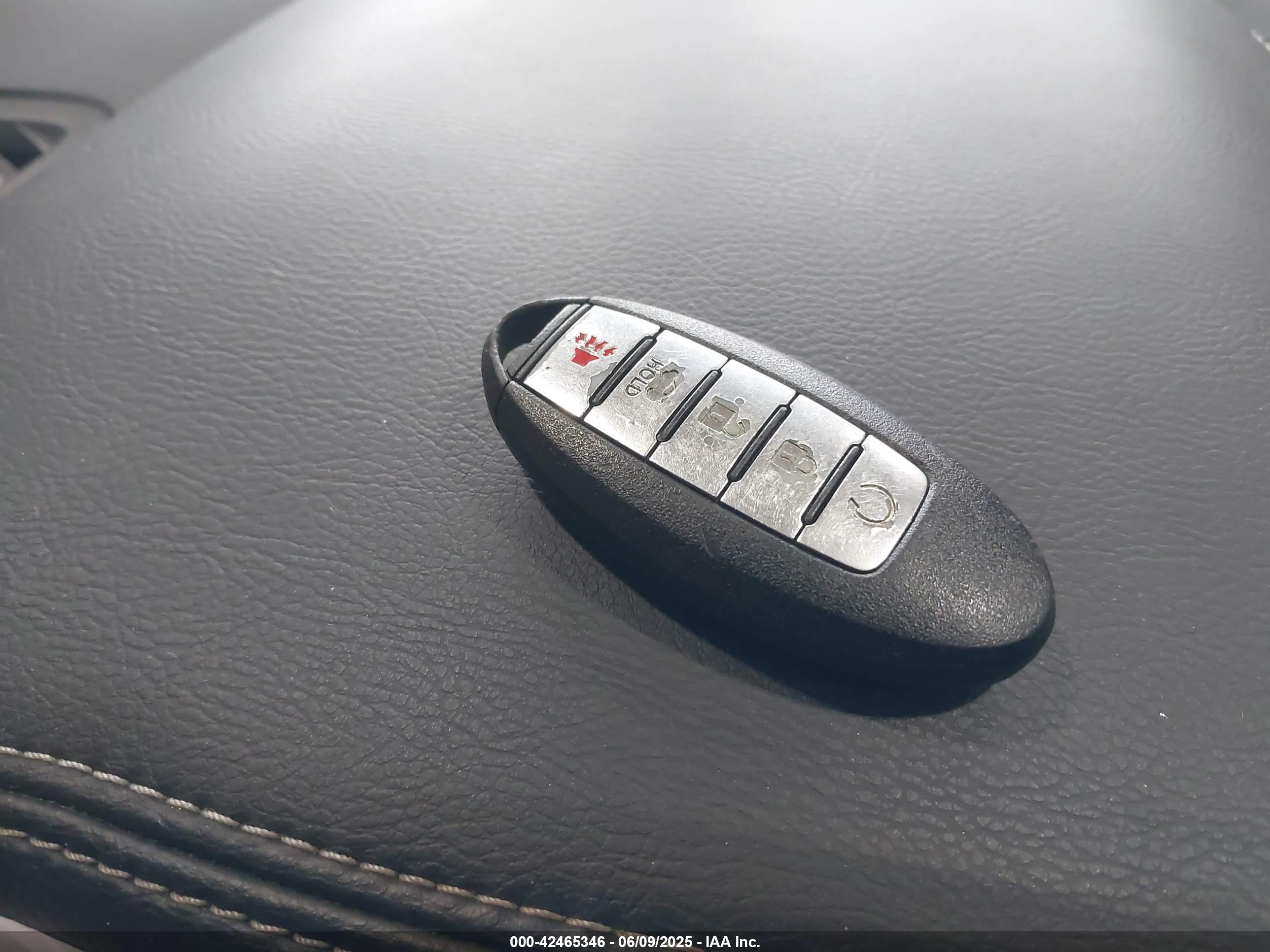 NISSAN MAXIMA image 11