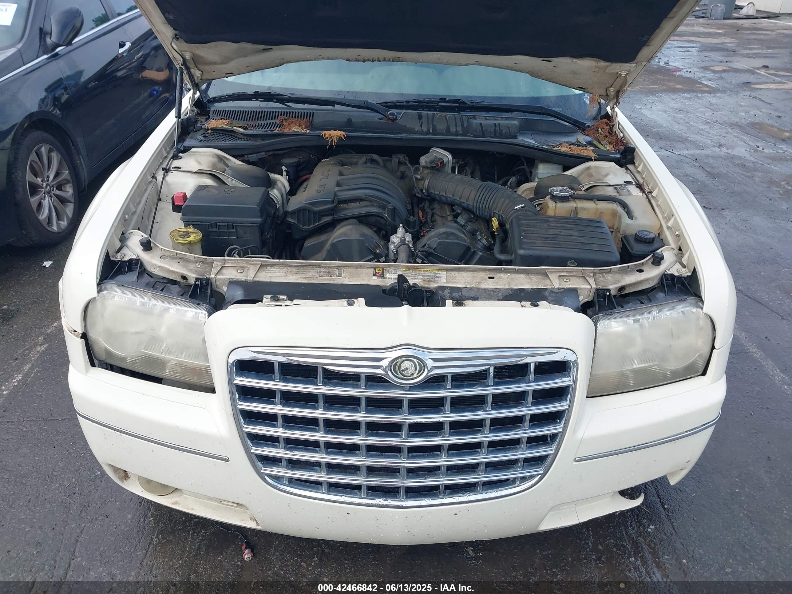 CHRYSLER 300 image 10