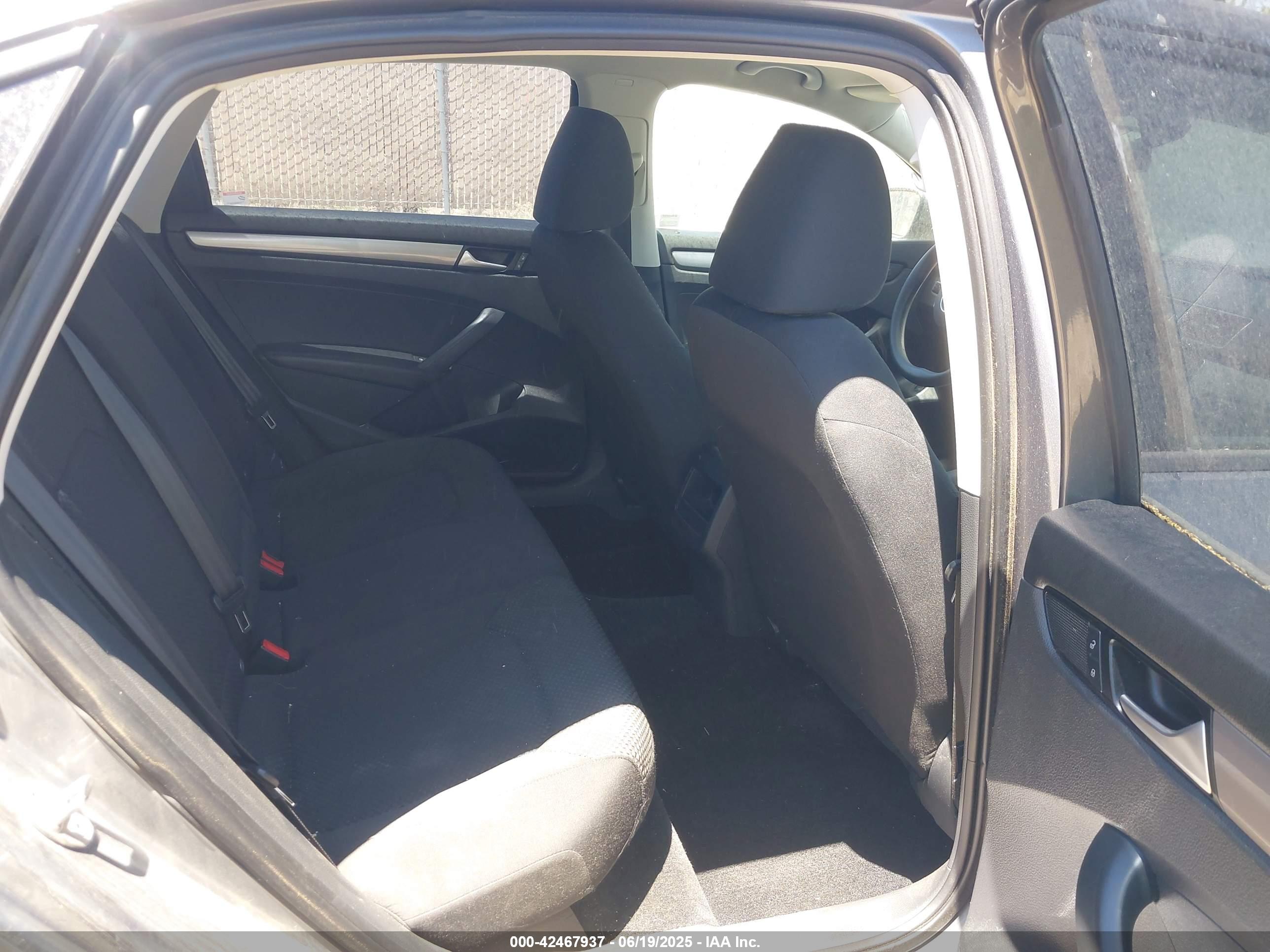 VOLKSWAGEN PASSAT image 8