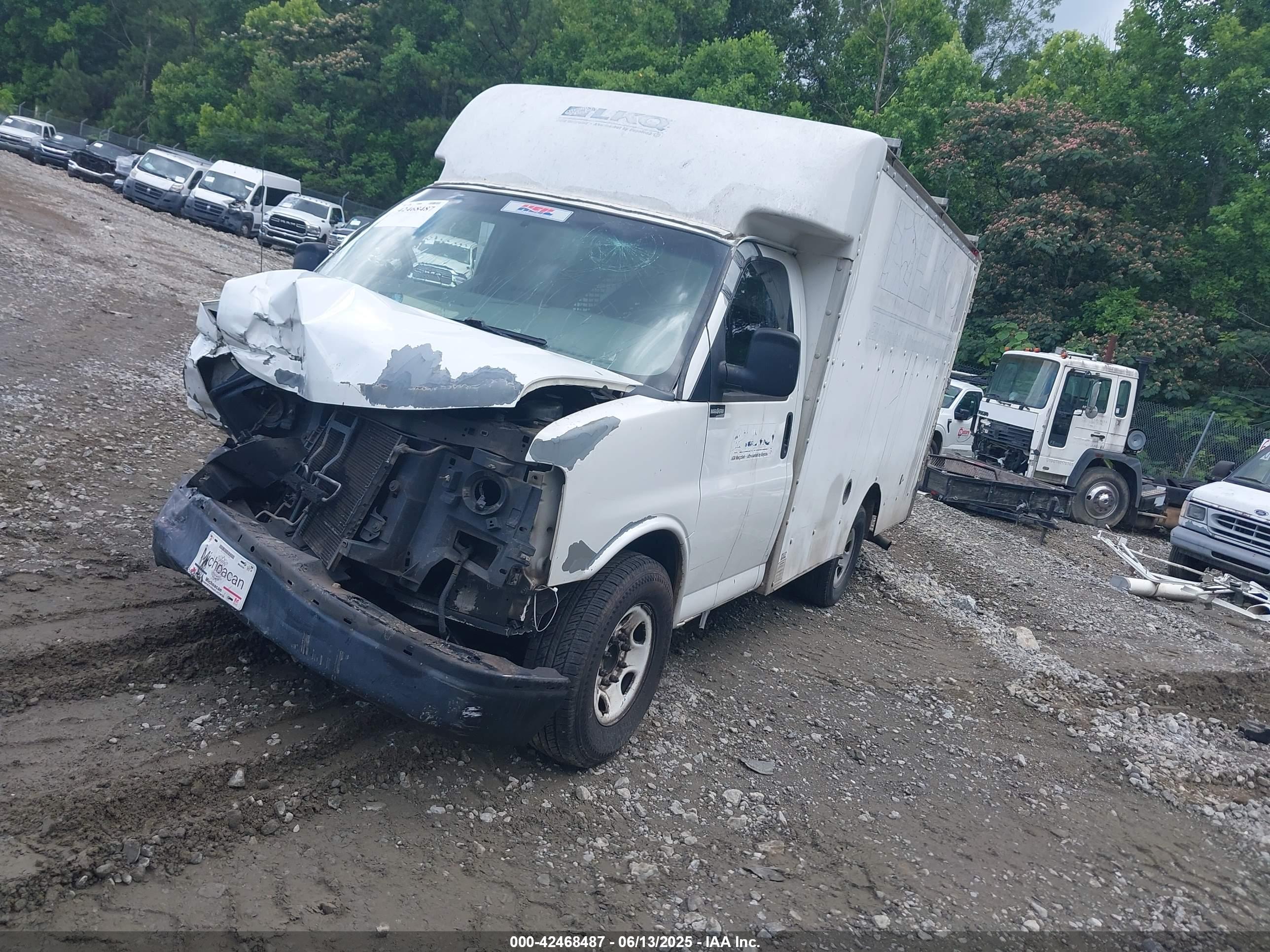 CHEVROLET EXPRESS image 2