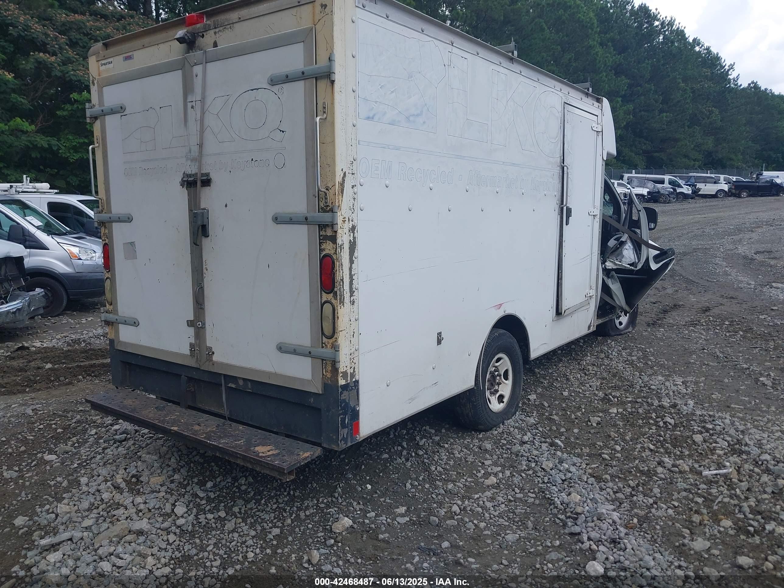 CHEVROLET EXPRESS image 4