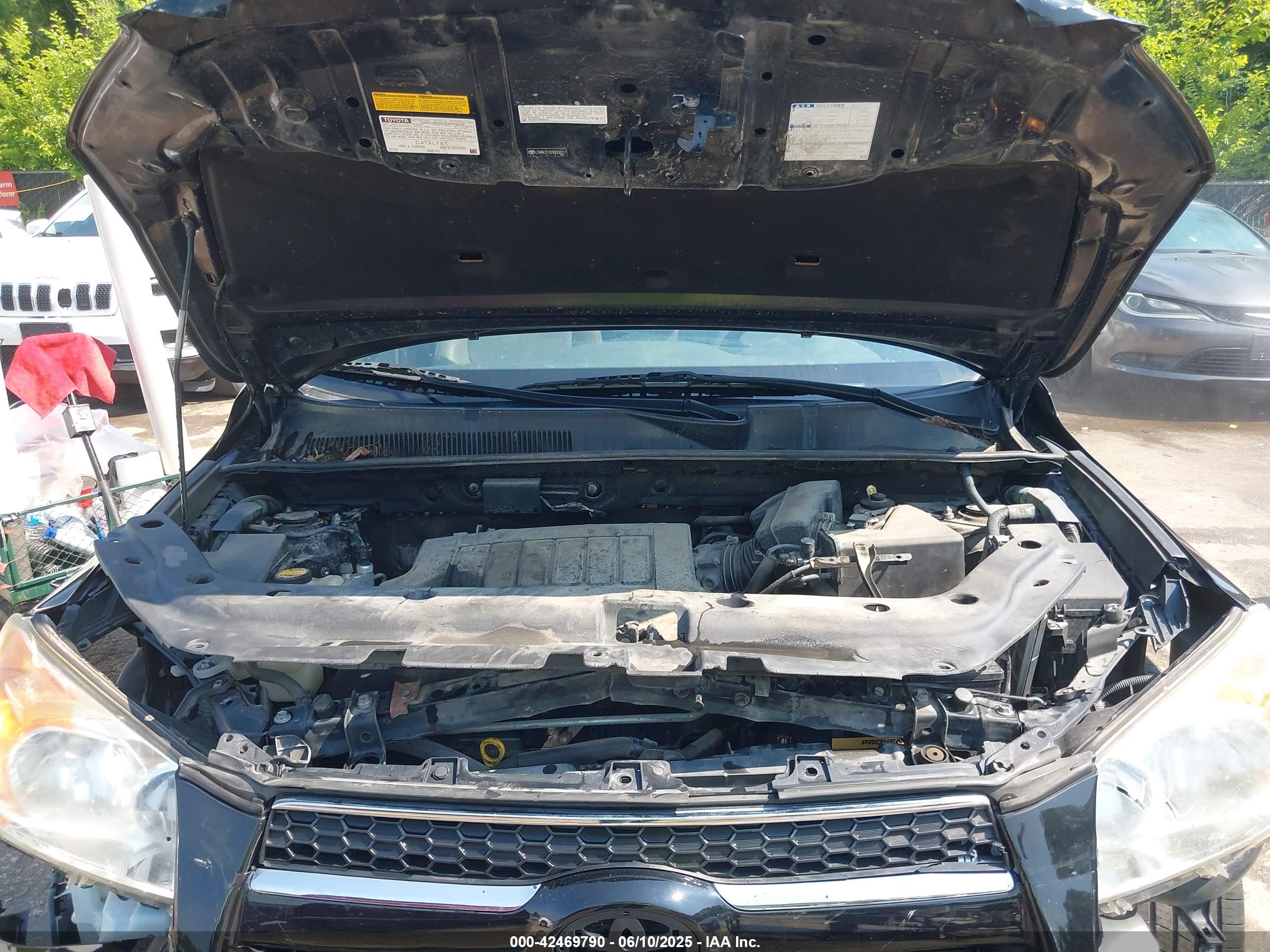 TOYOTA RAV4 image 10