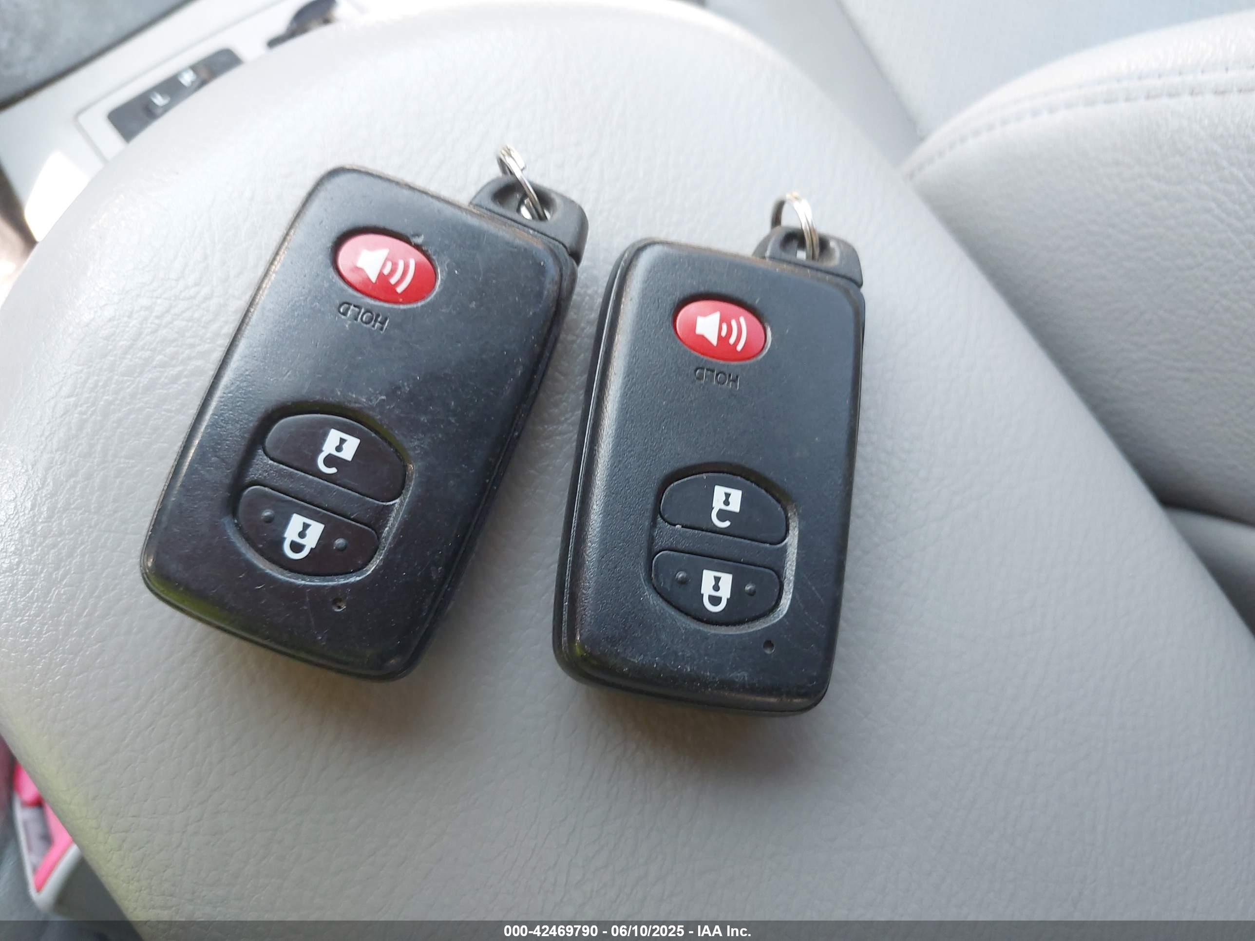 TOYOTA RAV4 image 11