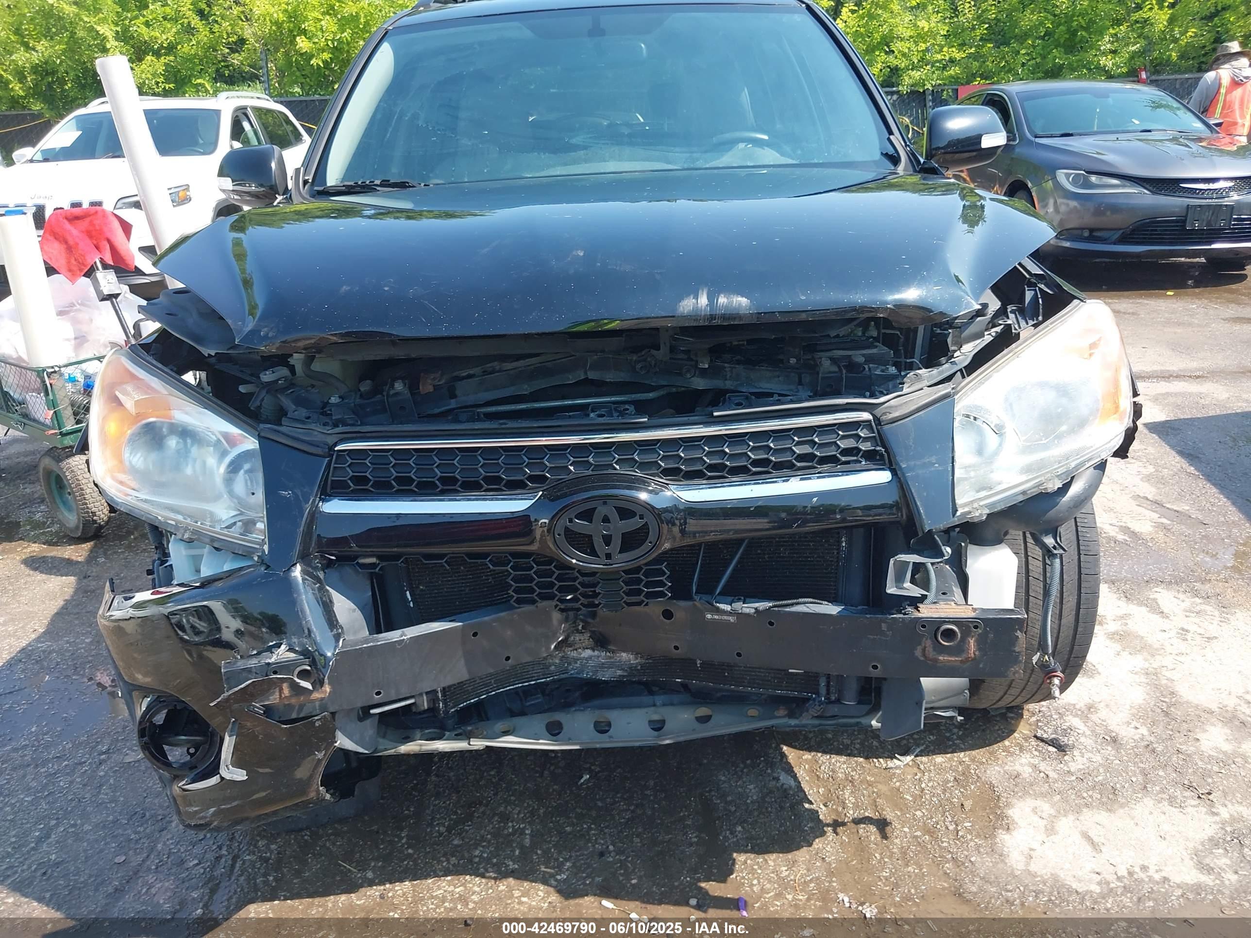 TOYOTA RAV4 image 6