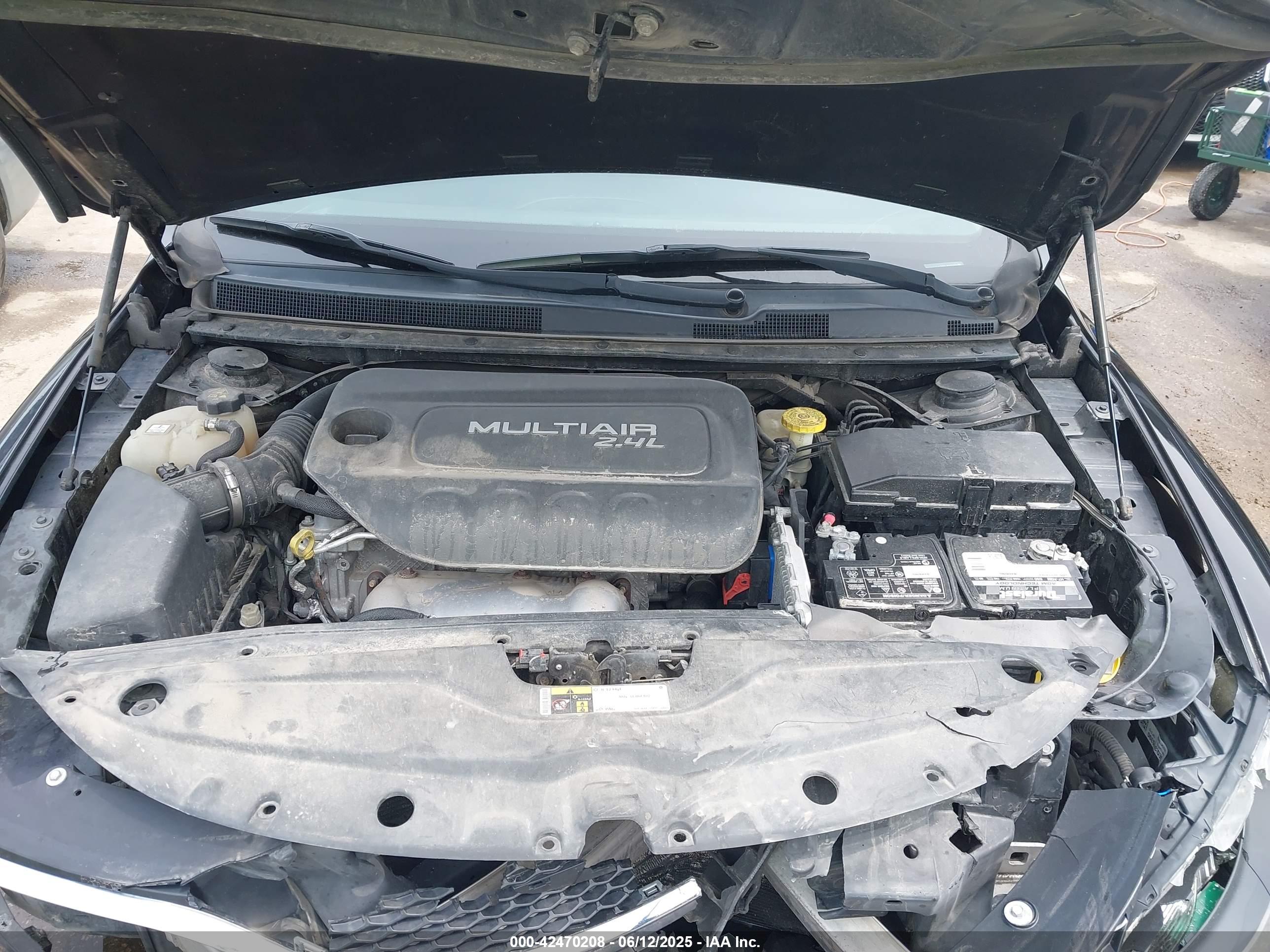 CHRYSLER 200 image 10