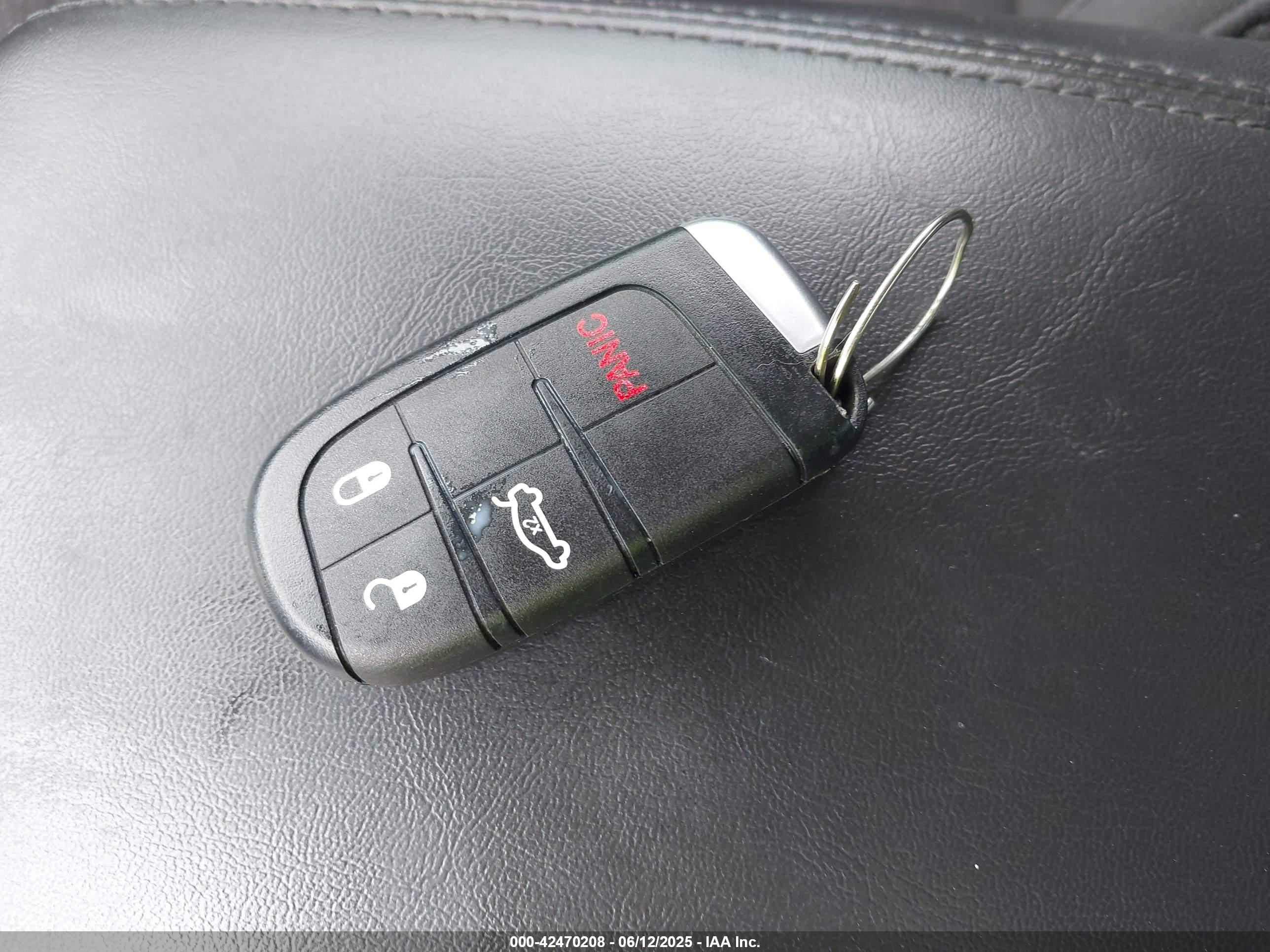 CHRYSLER 200 image 11