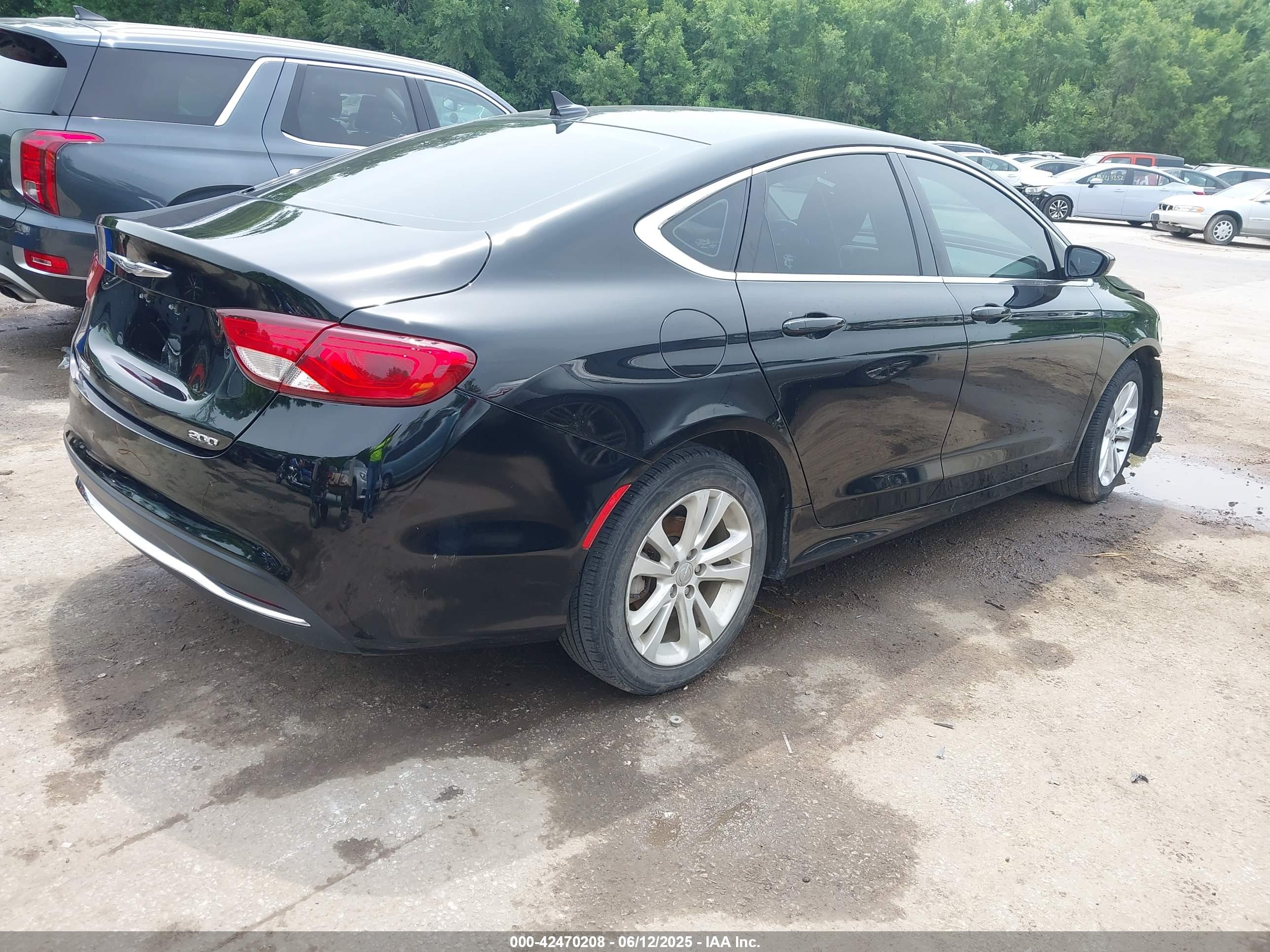 CHRYSLER 200 image 4
