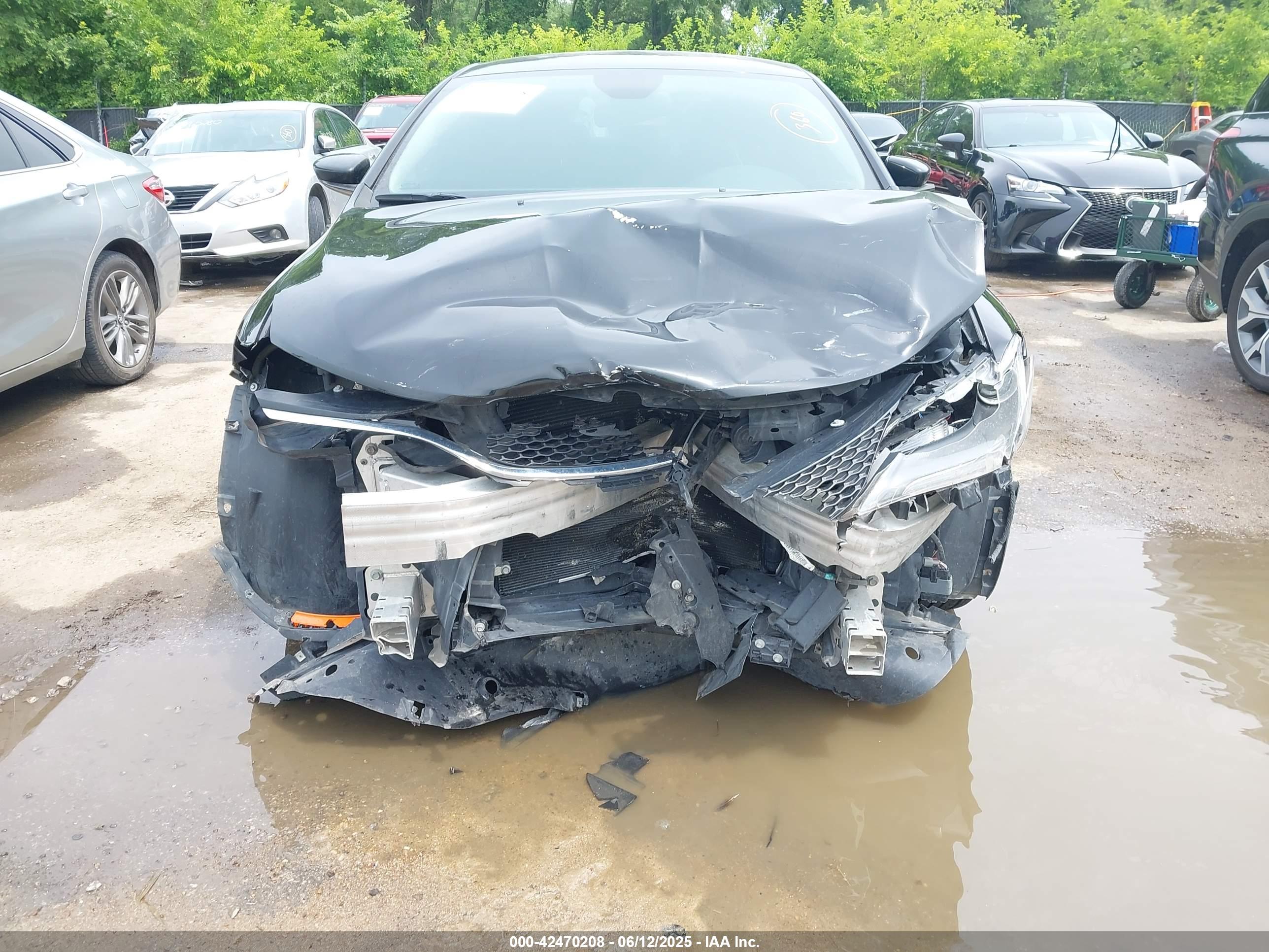 CHRYSLER 200 image 6
