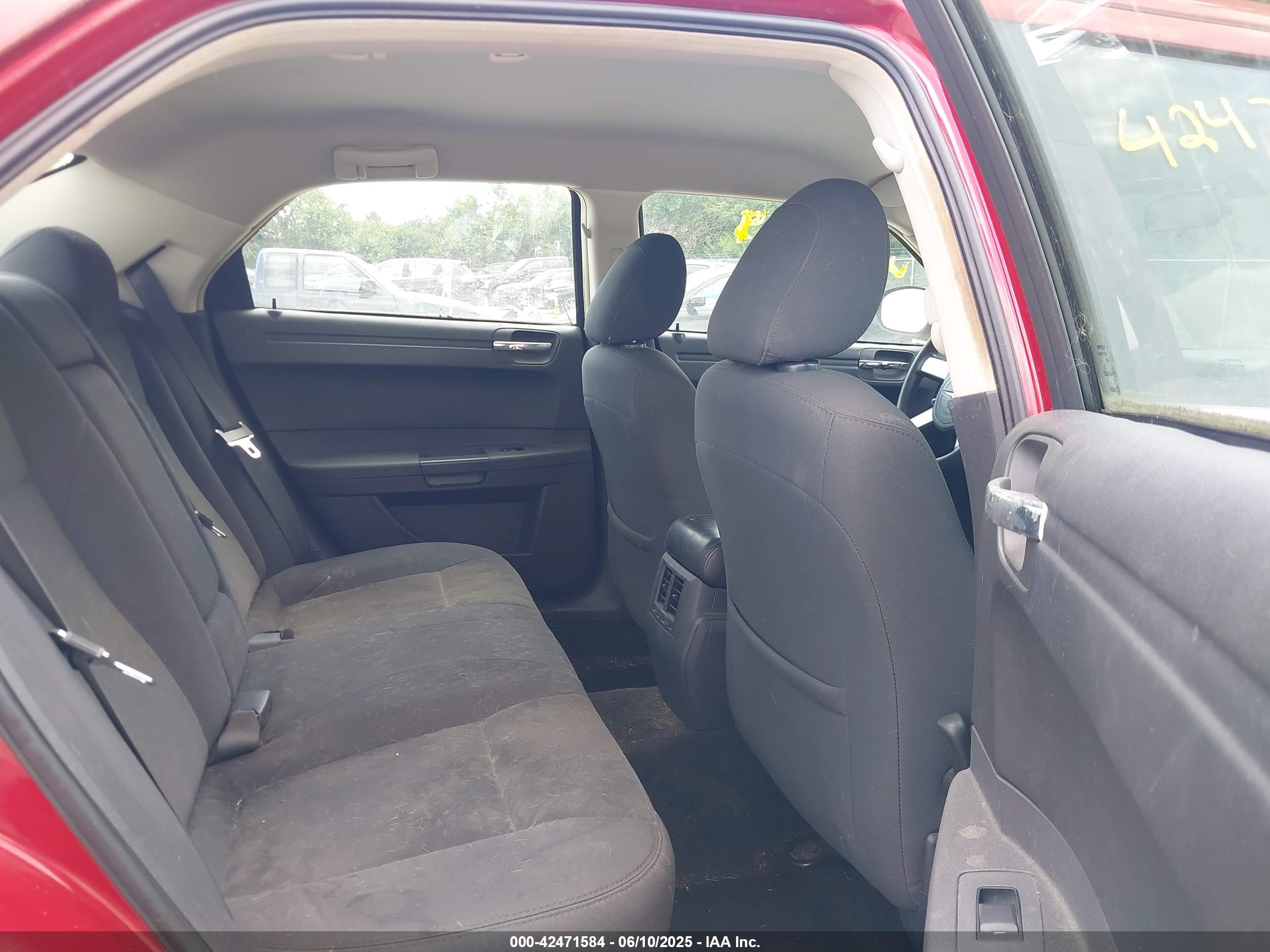 CHRYSLER 300 image 8