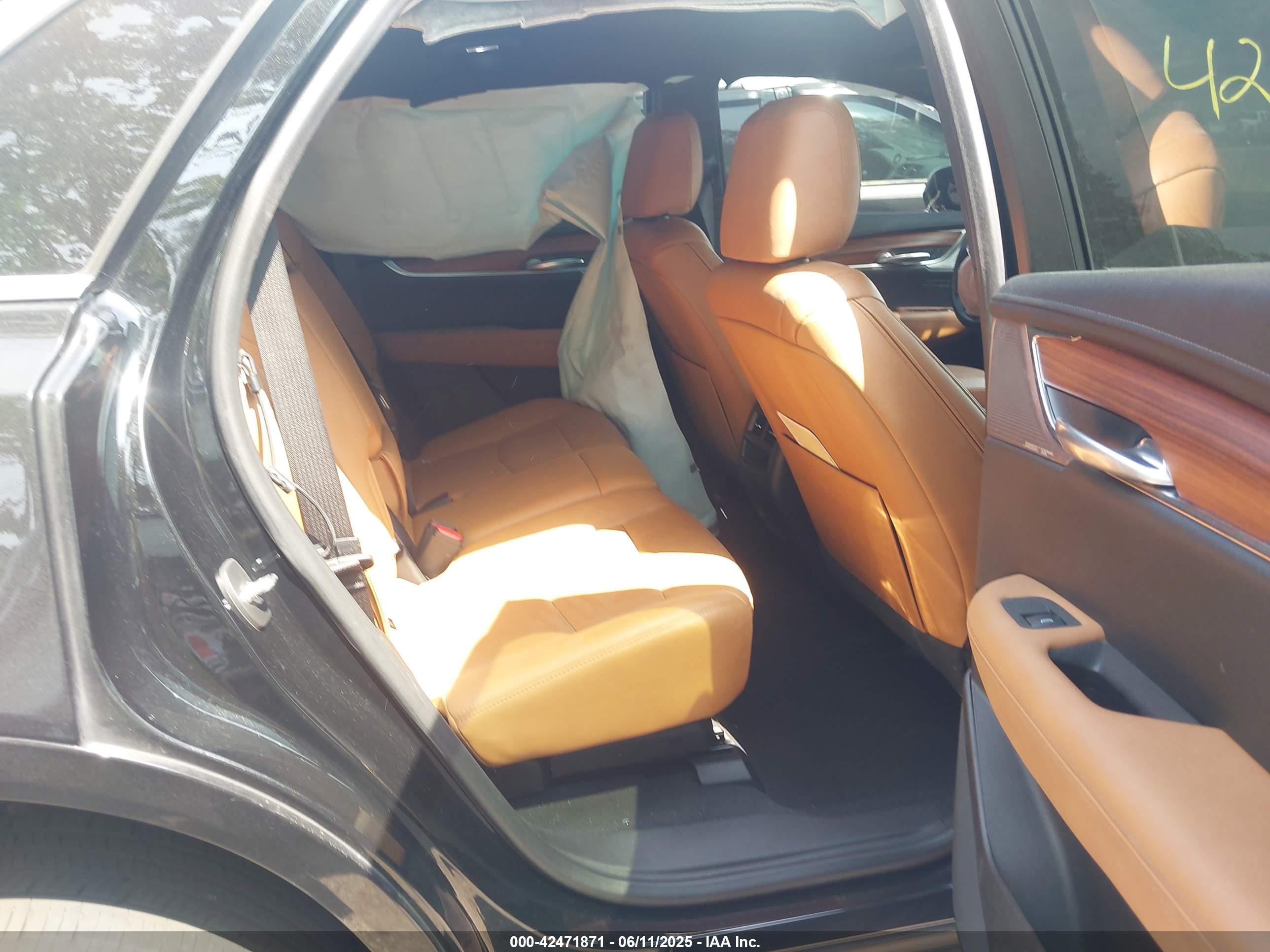 CADILLAC XT5 image 8
