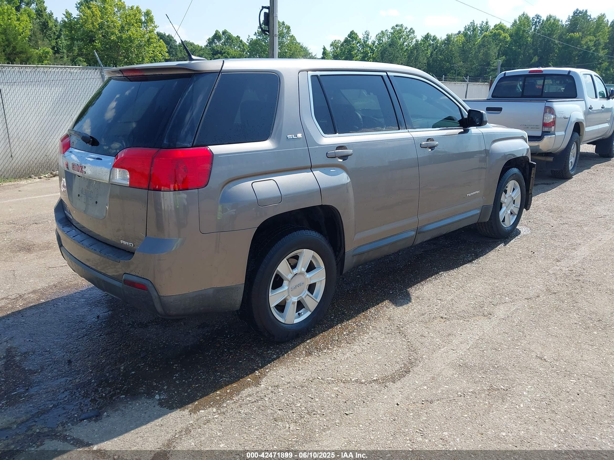 GMC TERRAIN image 4