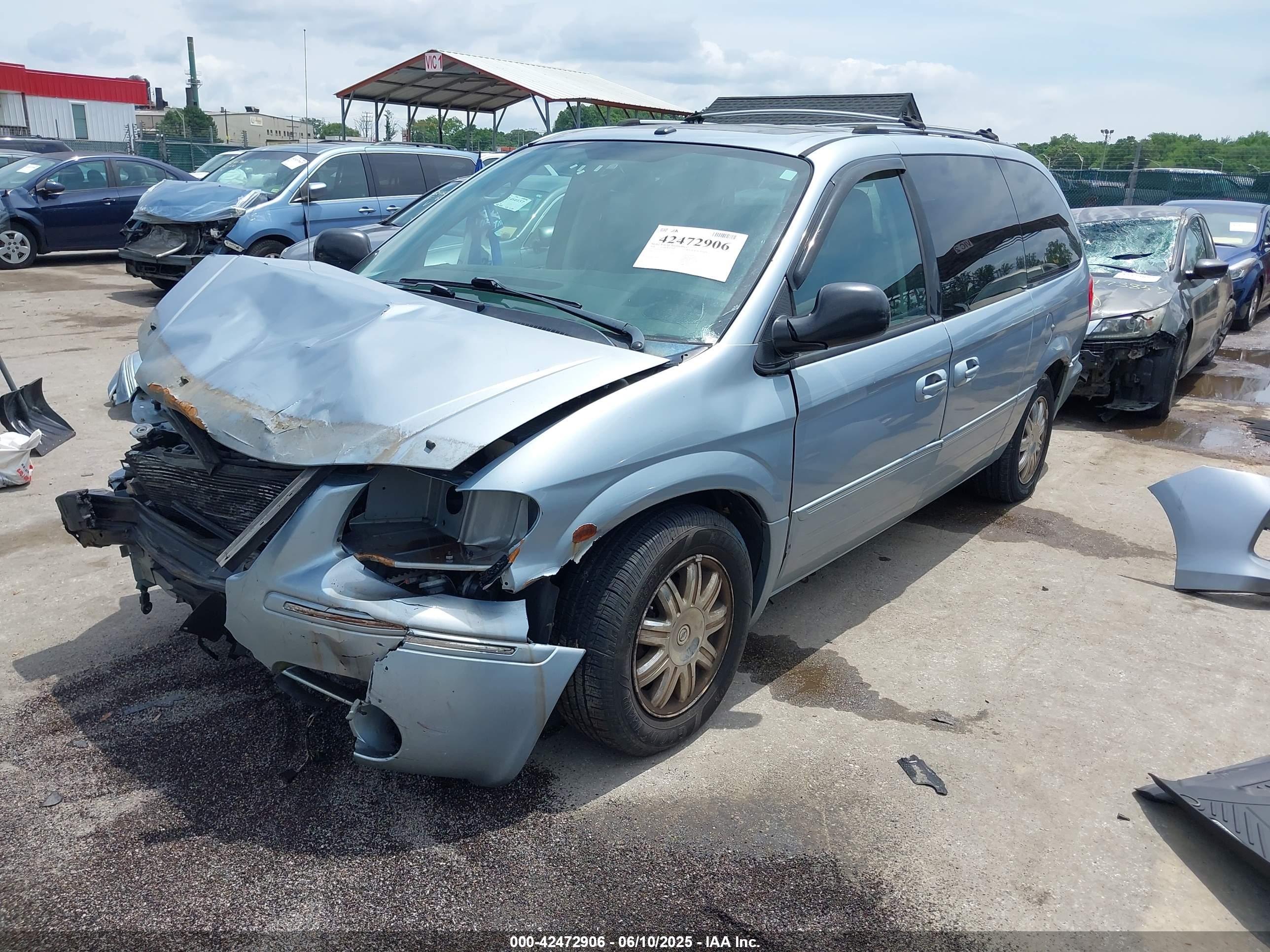 CHRYSLER TOWN image 2