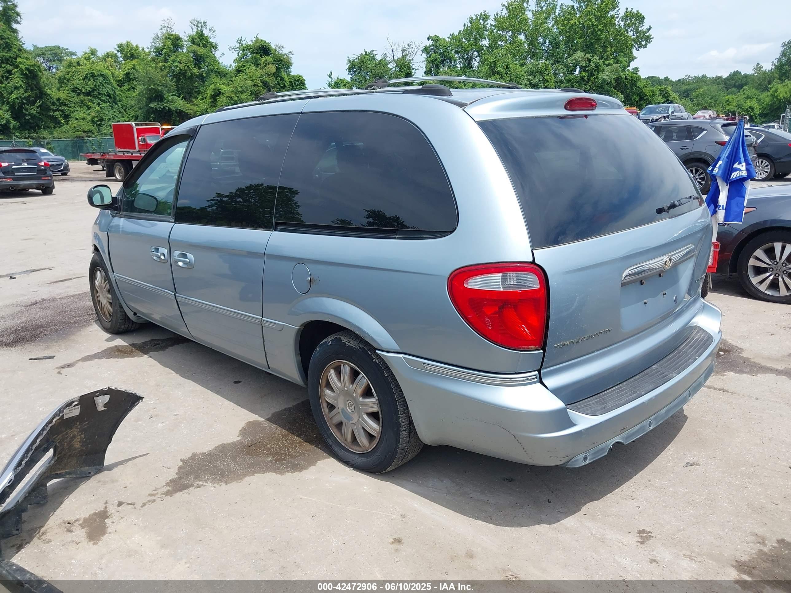 CHRYSLER TOWN image 3