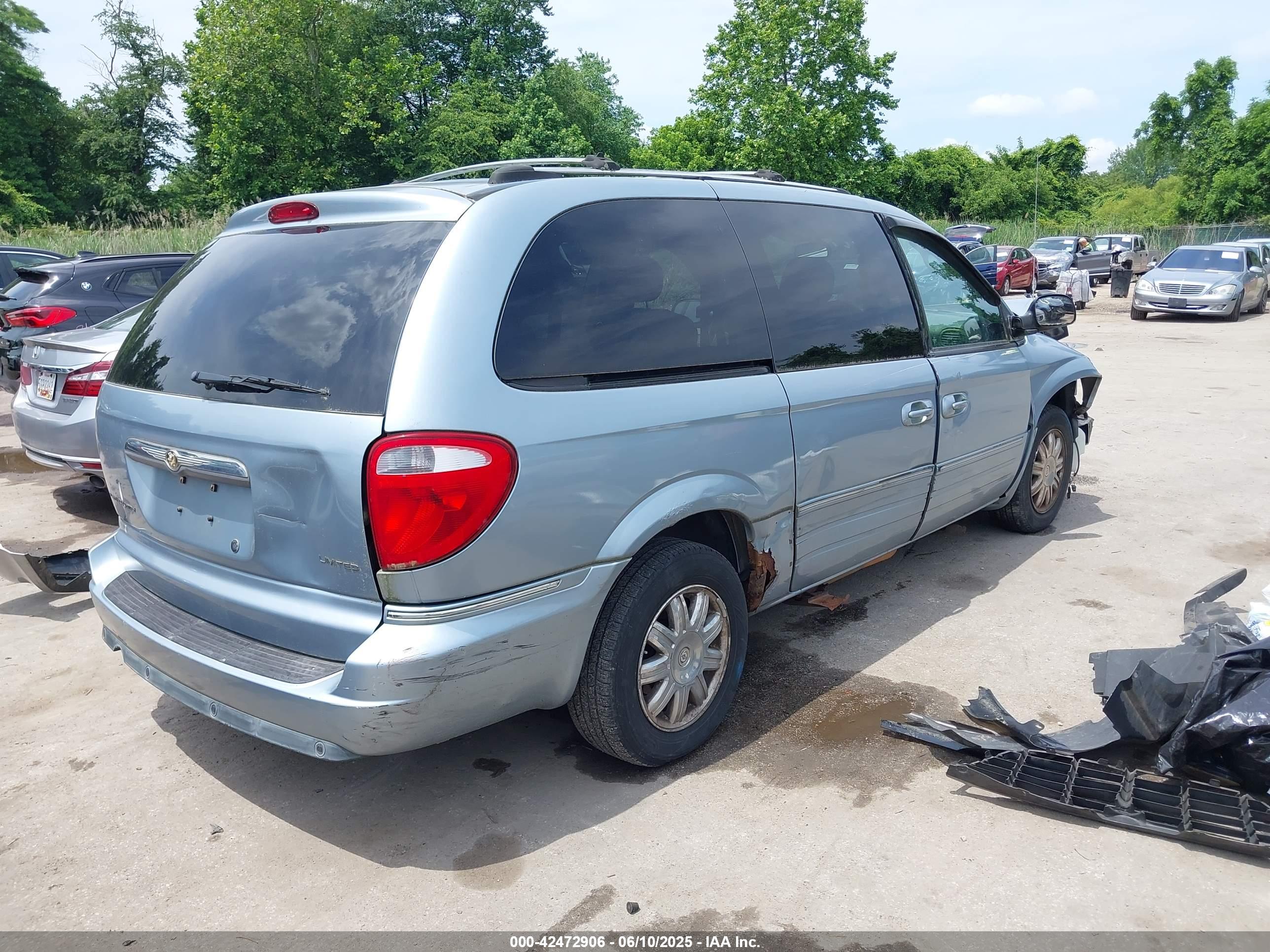 CHRYSLER TOWN image 4