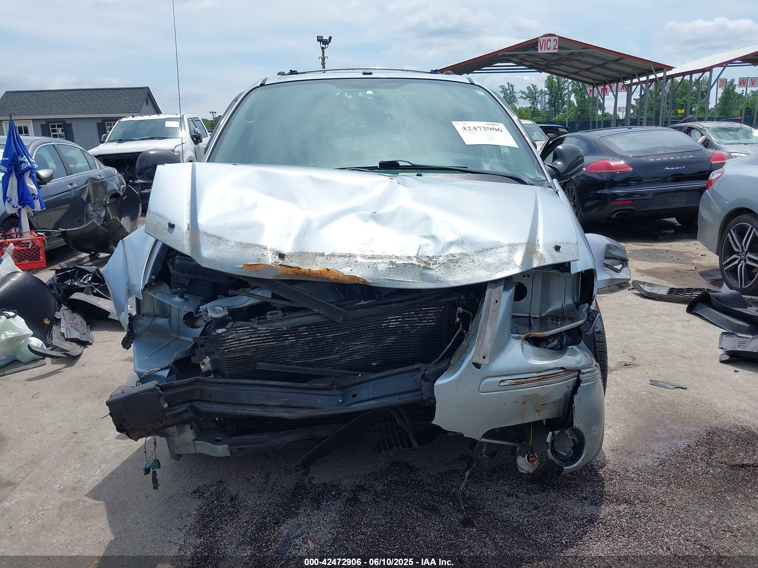 CHRYSLER TOWN image 6
