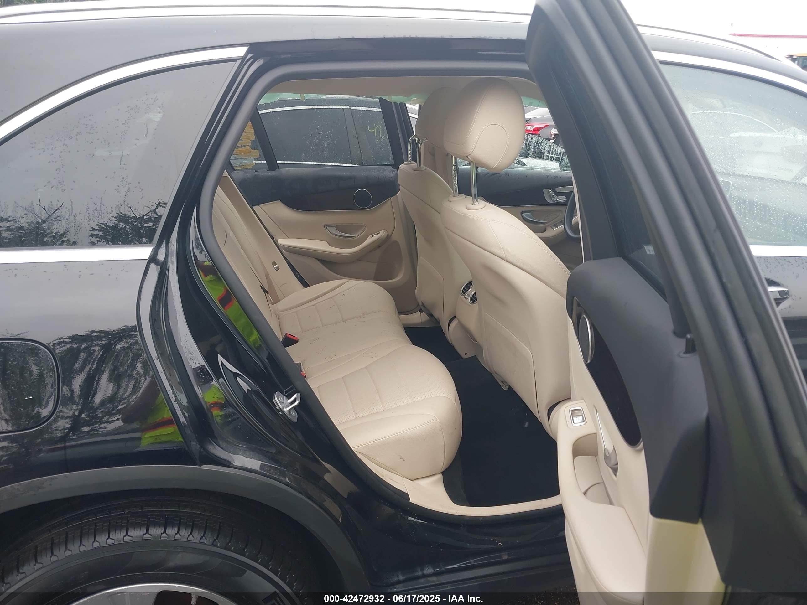 MERCEDES-BENZ GLC image 8