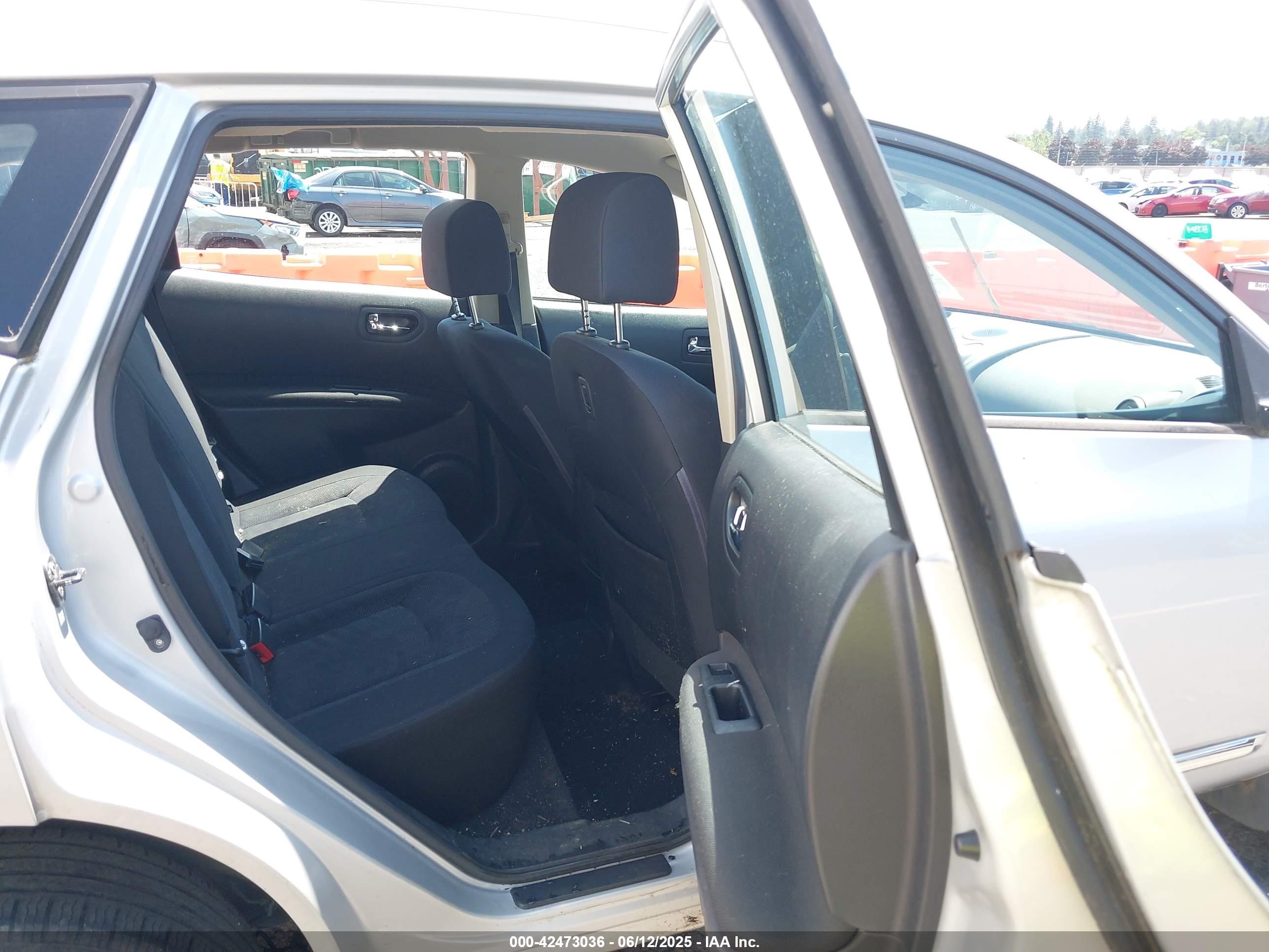 NISSAN ROGUE image 8