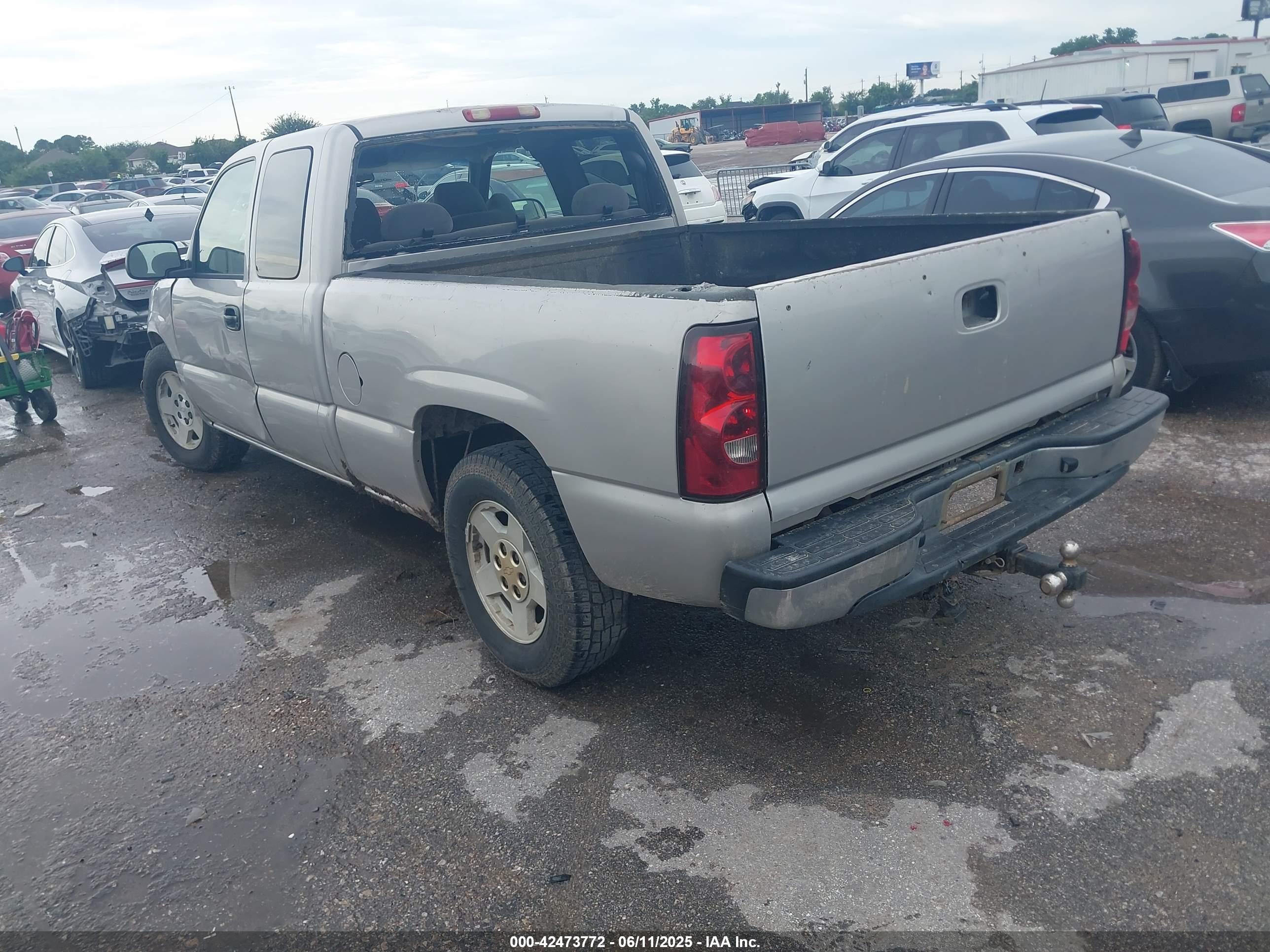 CHEVROLET SILVERADO image 3