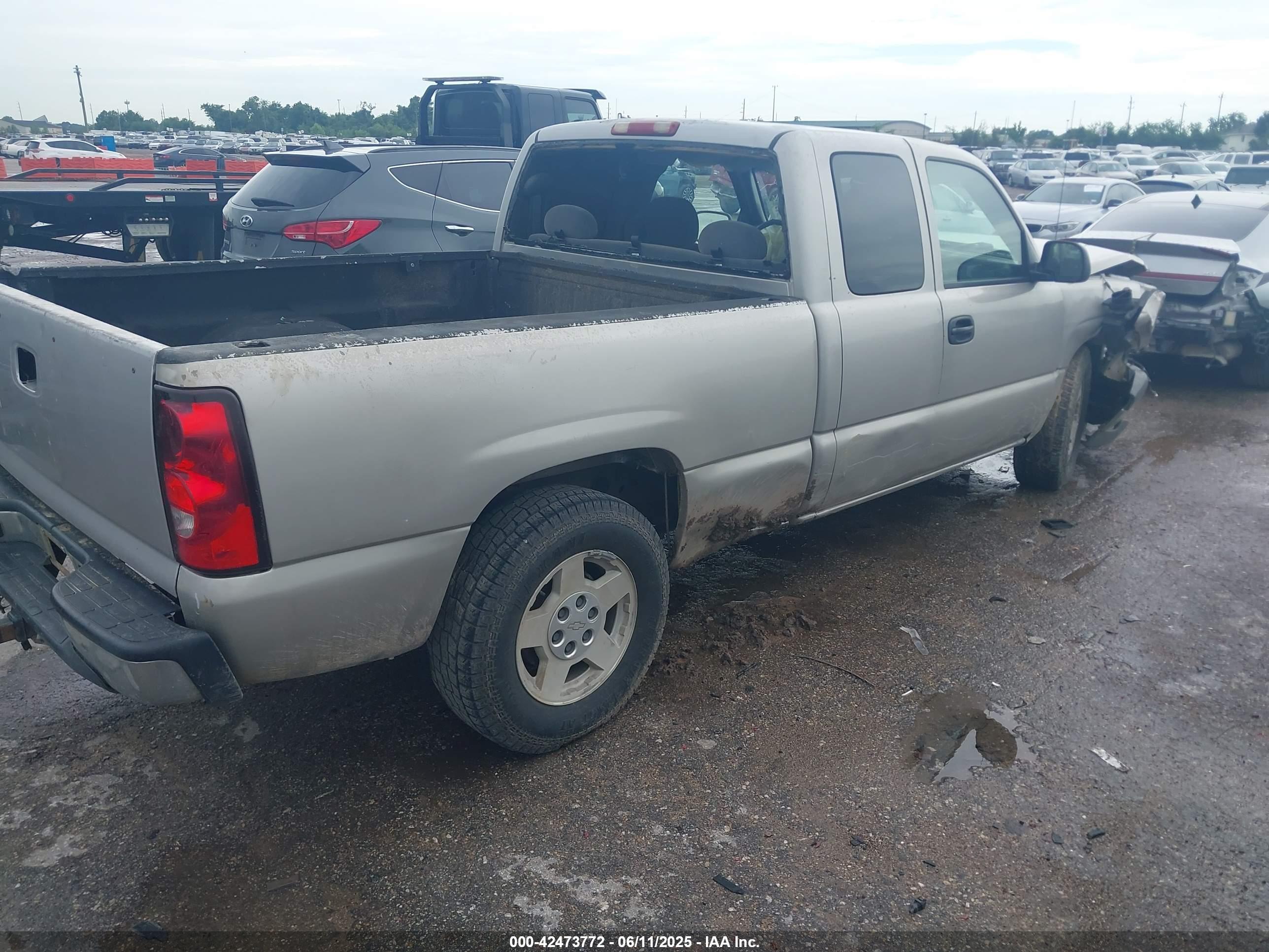 CHEVROLET SILVERADO image 4