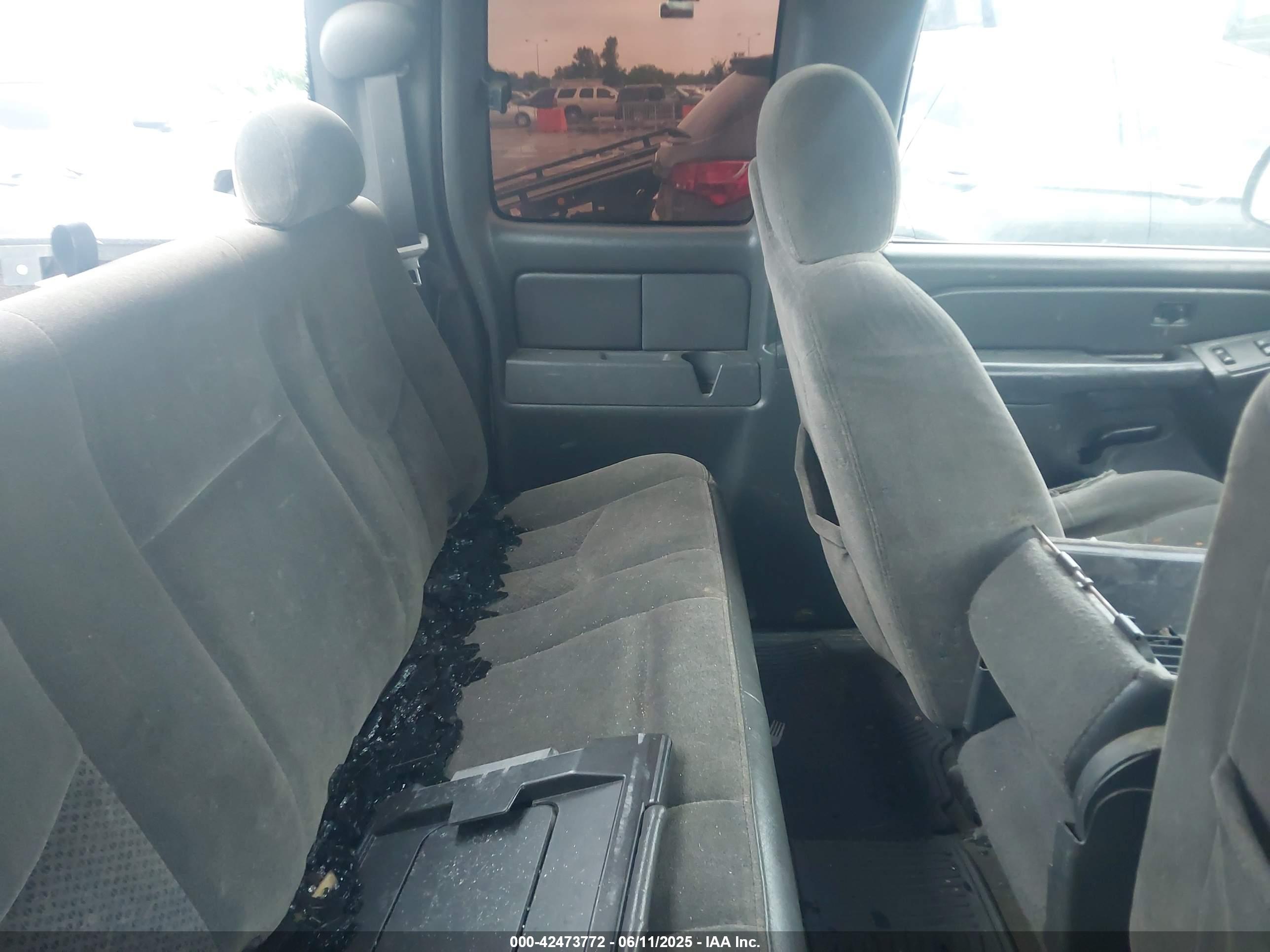 CHEVROLET SILVERADO image 8