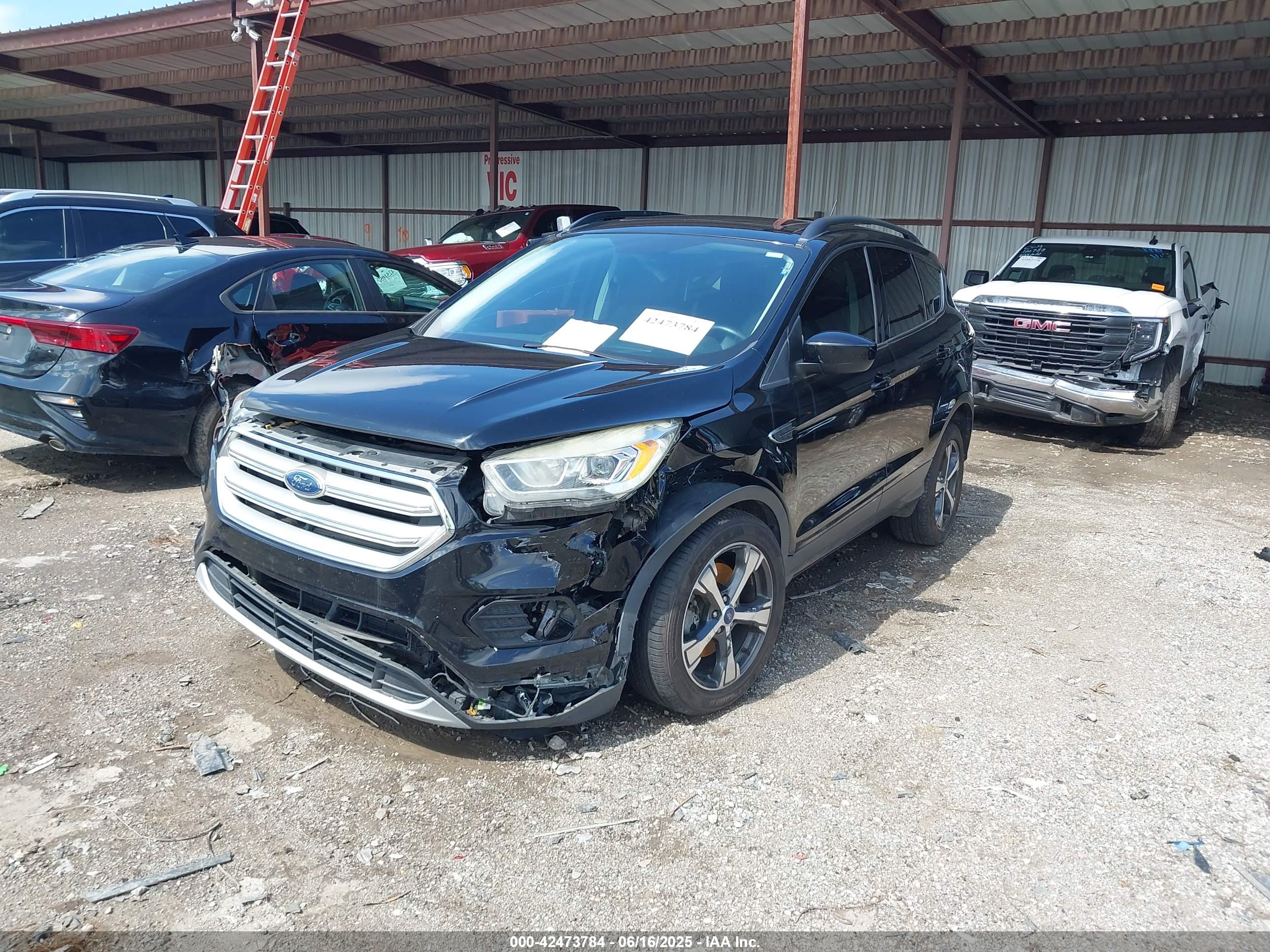 FORD ESCAPE image 2
