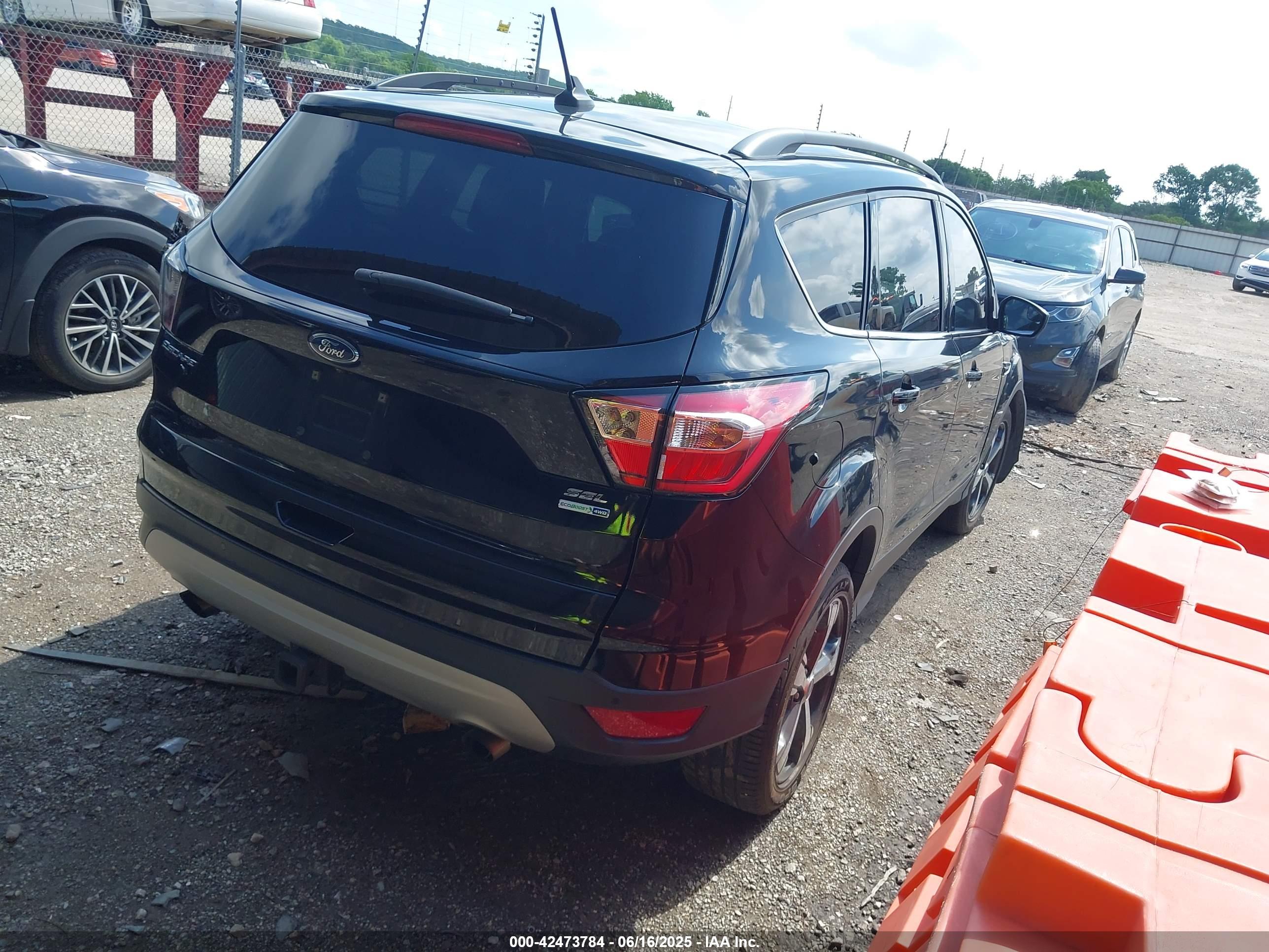 FORD ESCAPE image 4