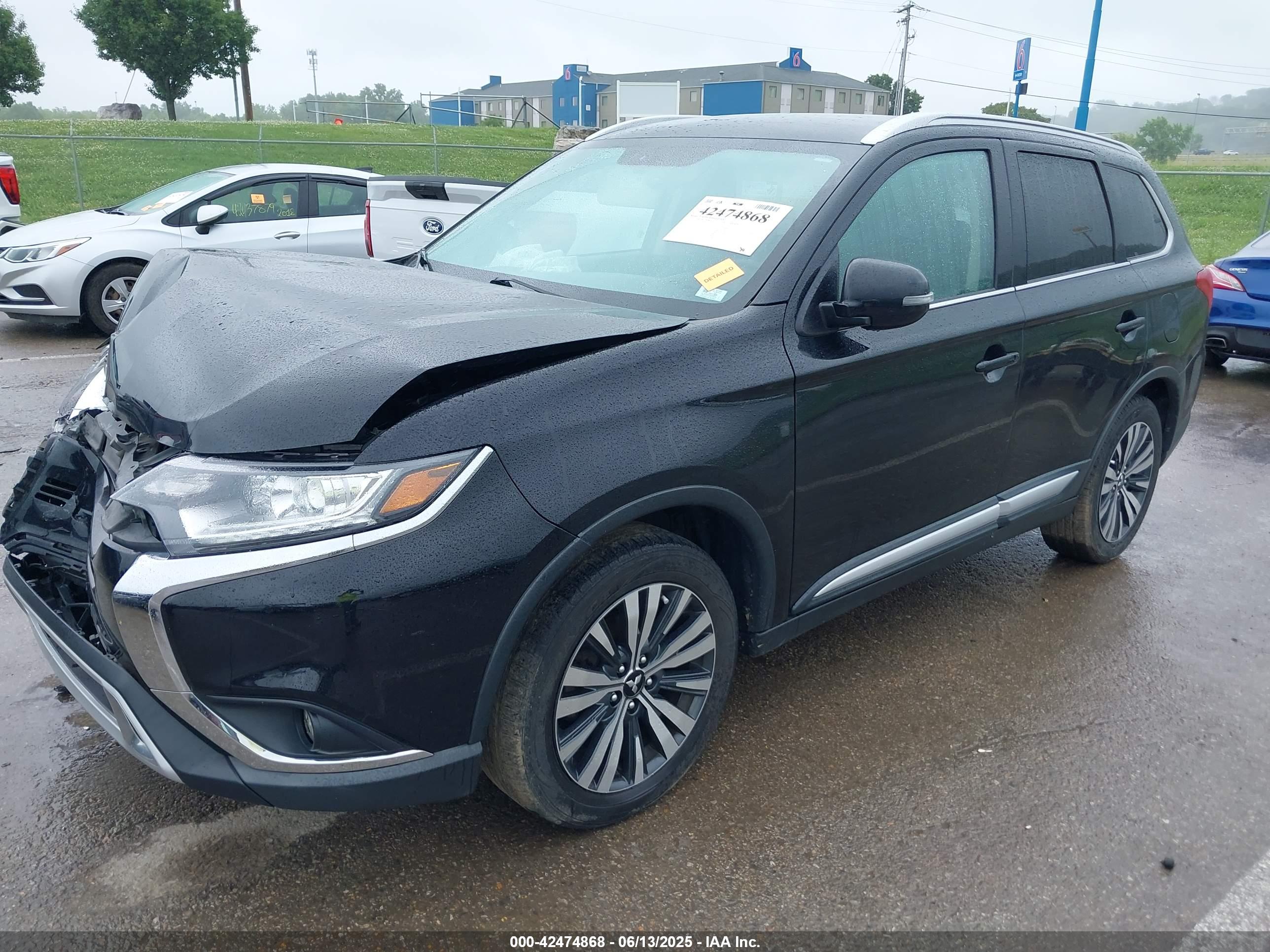 MITSUBISHI OUTLANDER image 2