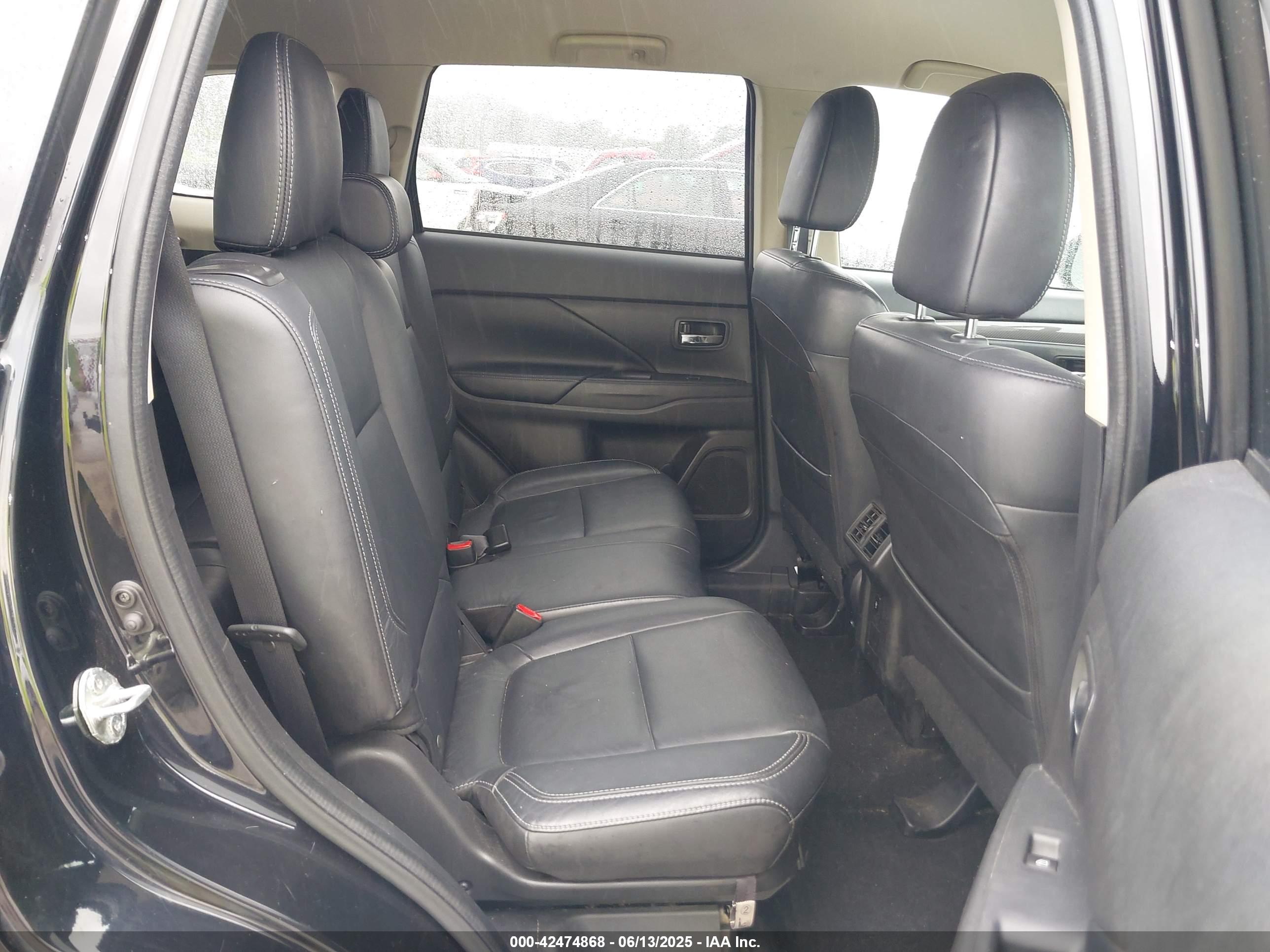 MITSUBISHI OUTLANDER image 8