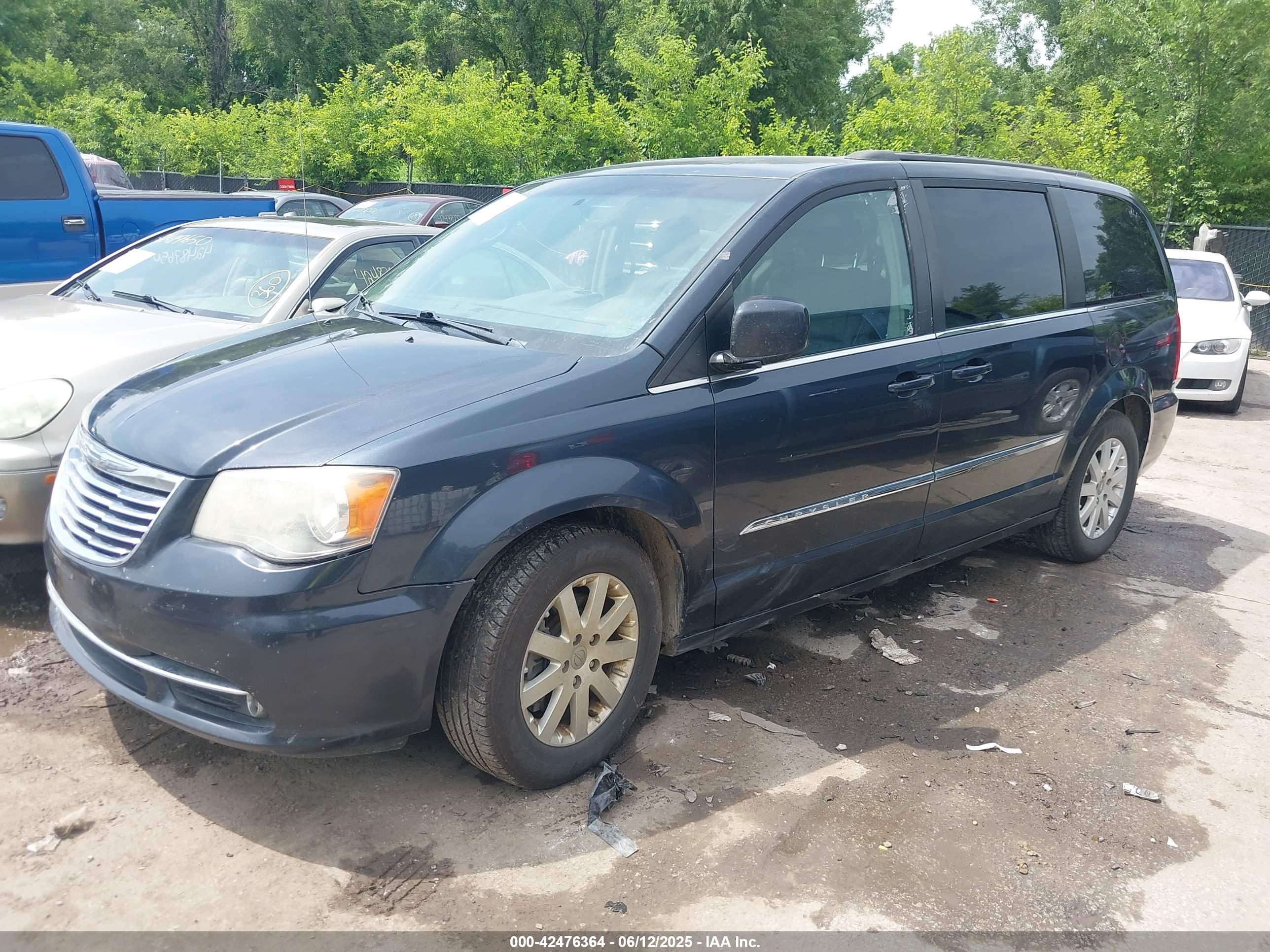 CHRYSLER TOWN image 2