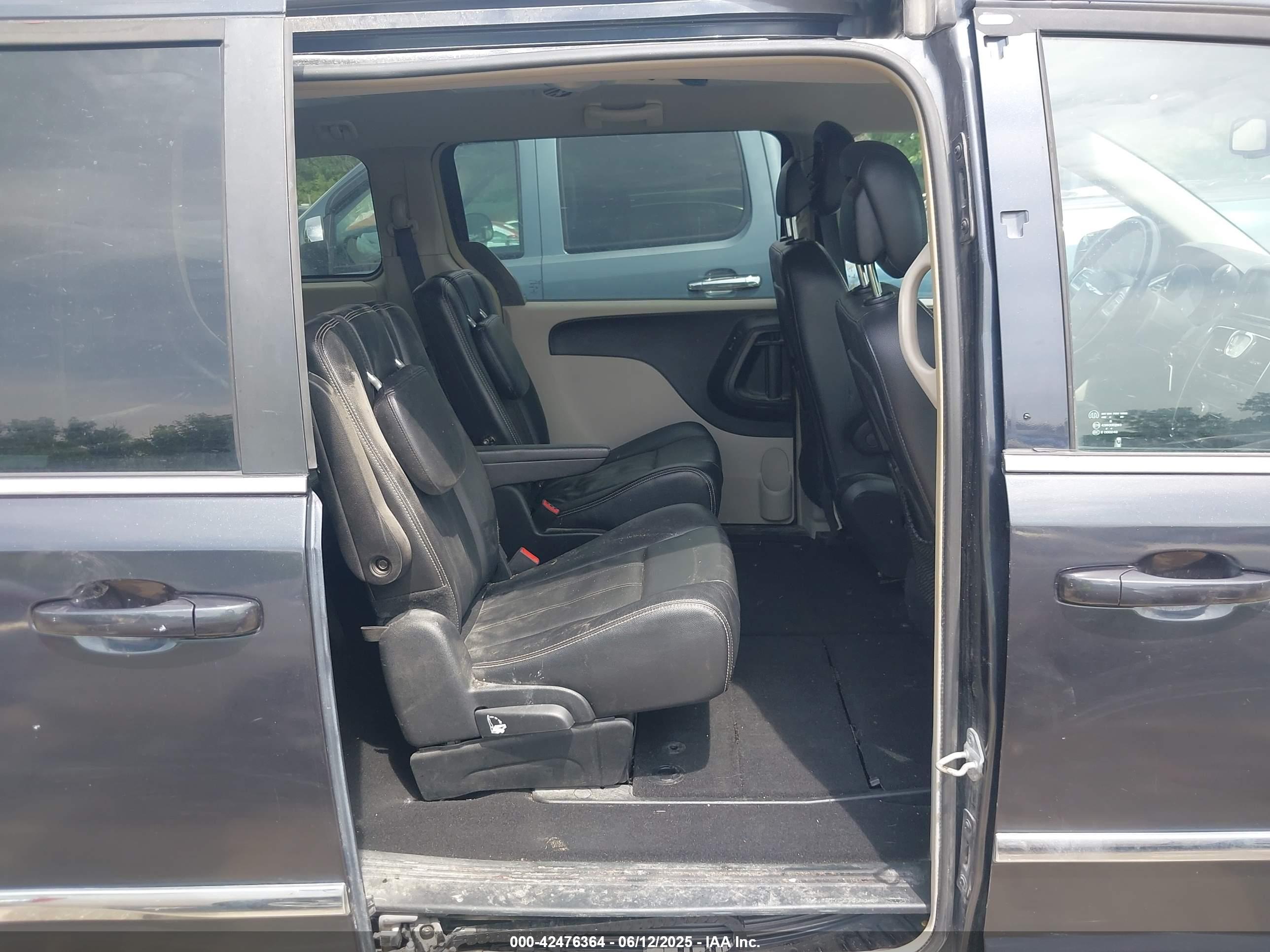 CHRYSLER TOWN image 8