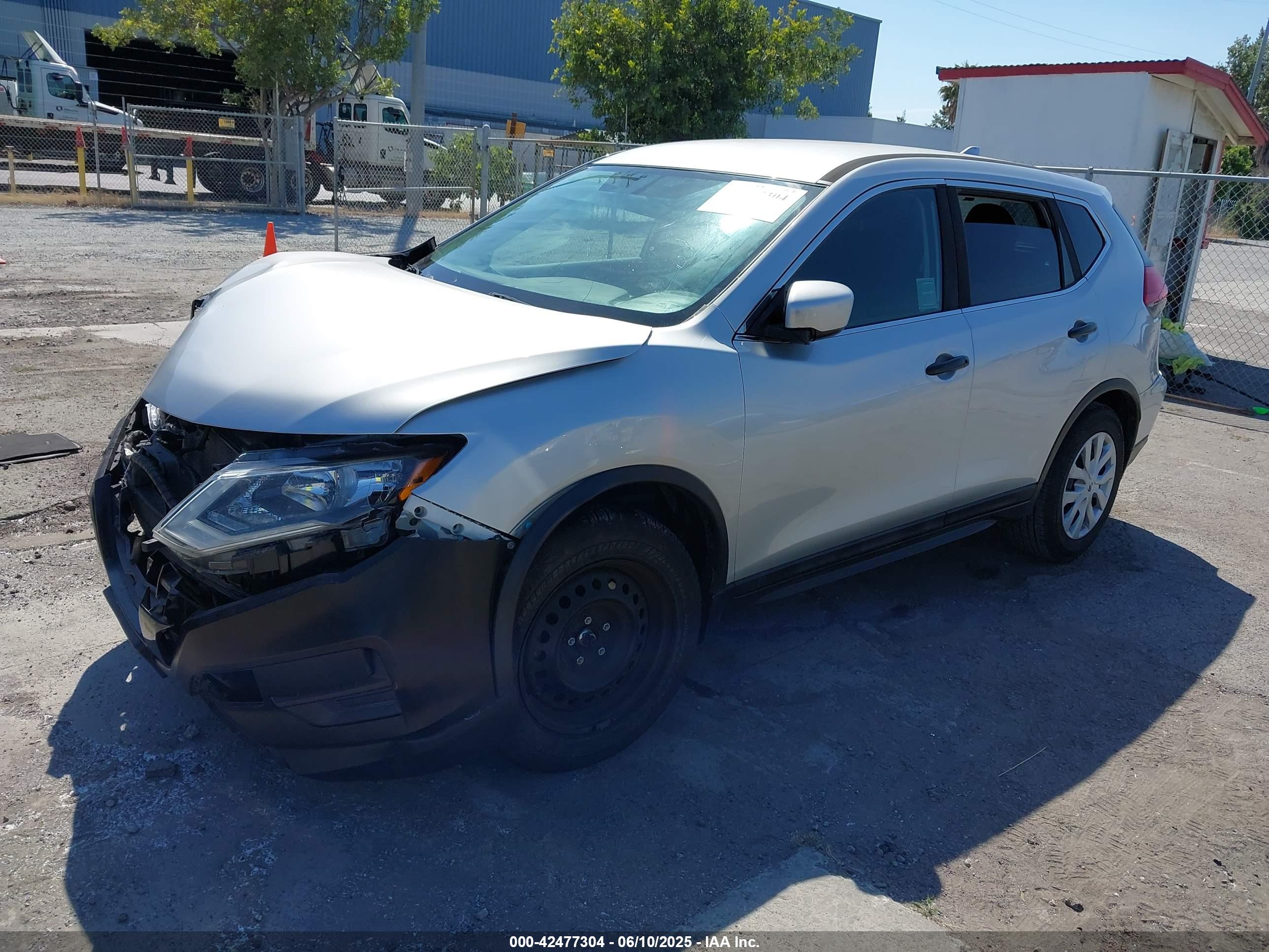 NISSAN ROGUE image 2