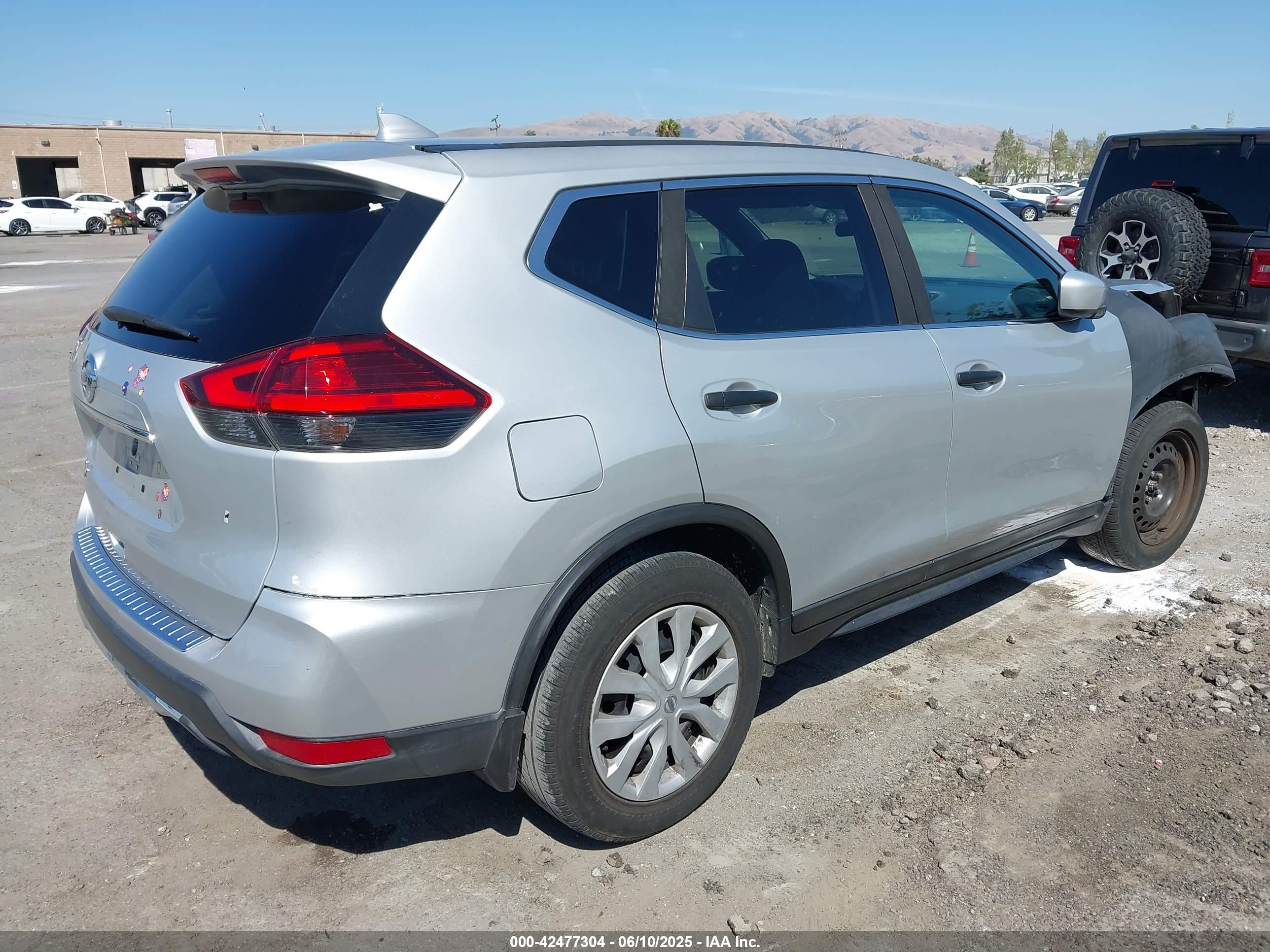 NISSAN ROGUE image 4