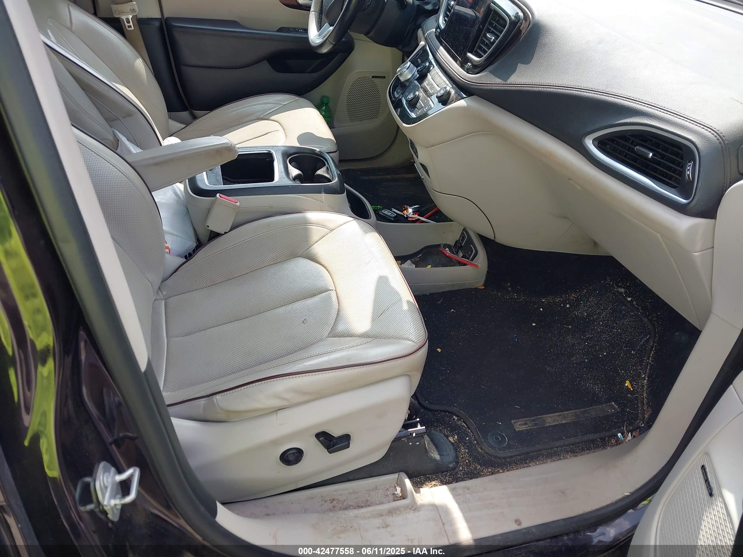 CHRYSLER PACIFICA image 5