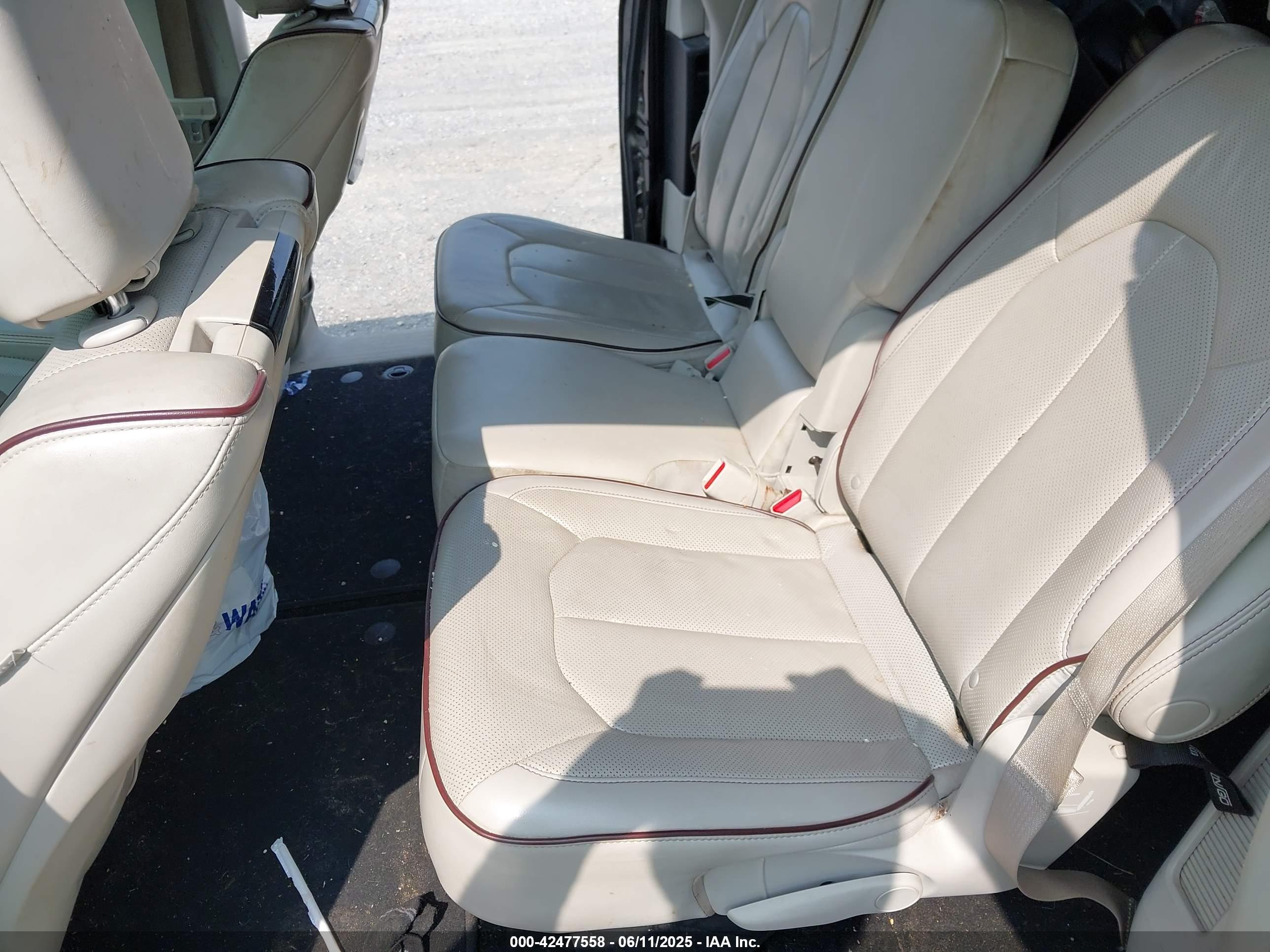 CHRYSLER PACIFICA image 8