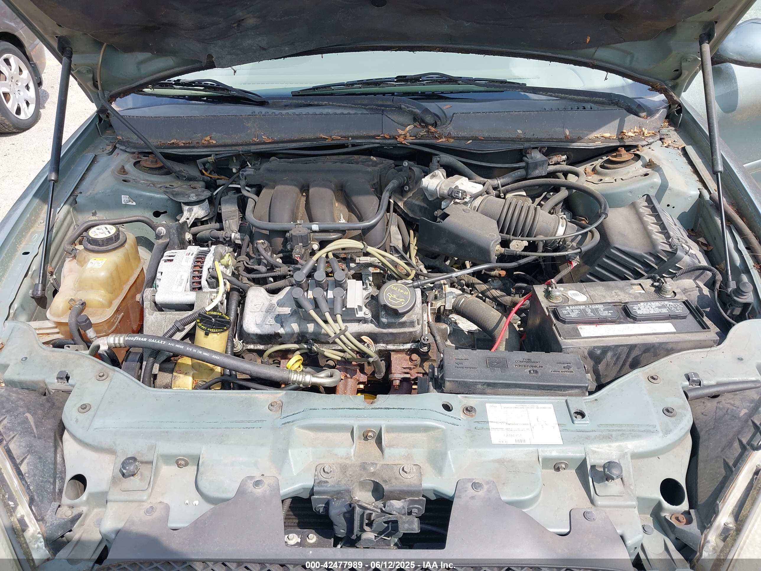 FORD TAURUS image 10