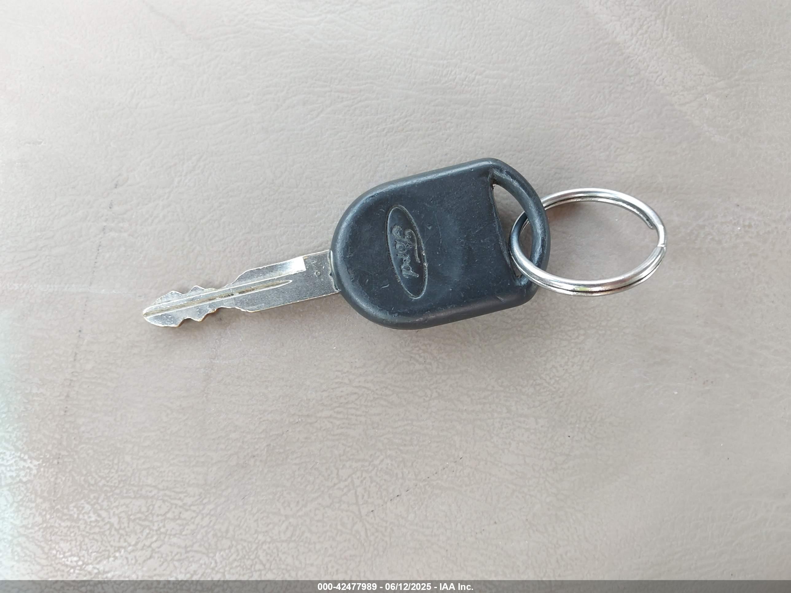FORD TAURUS image 11