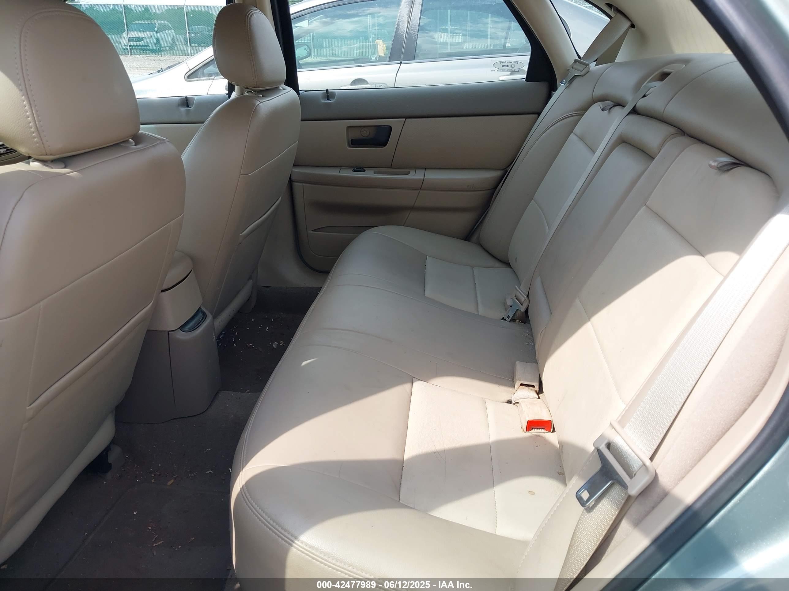 FORD TAURUS image 8