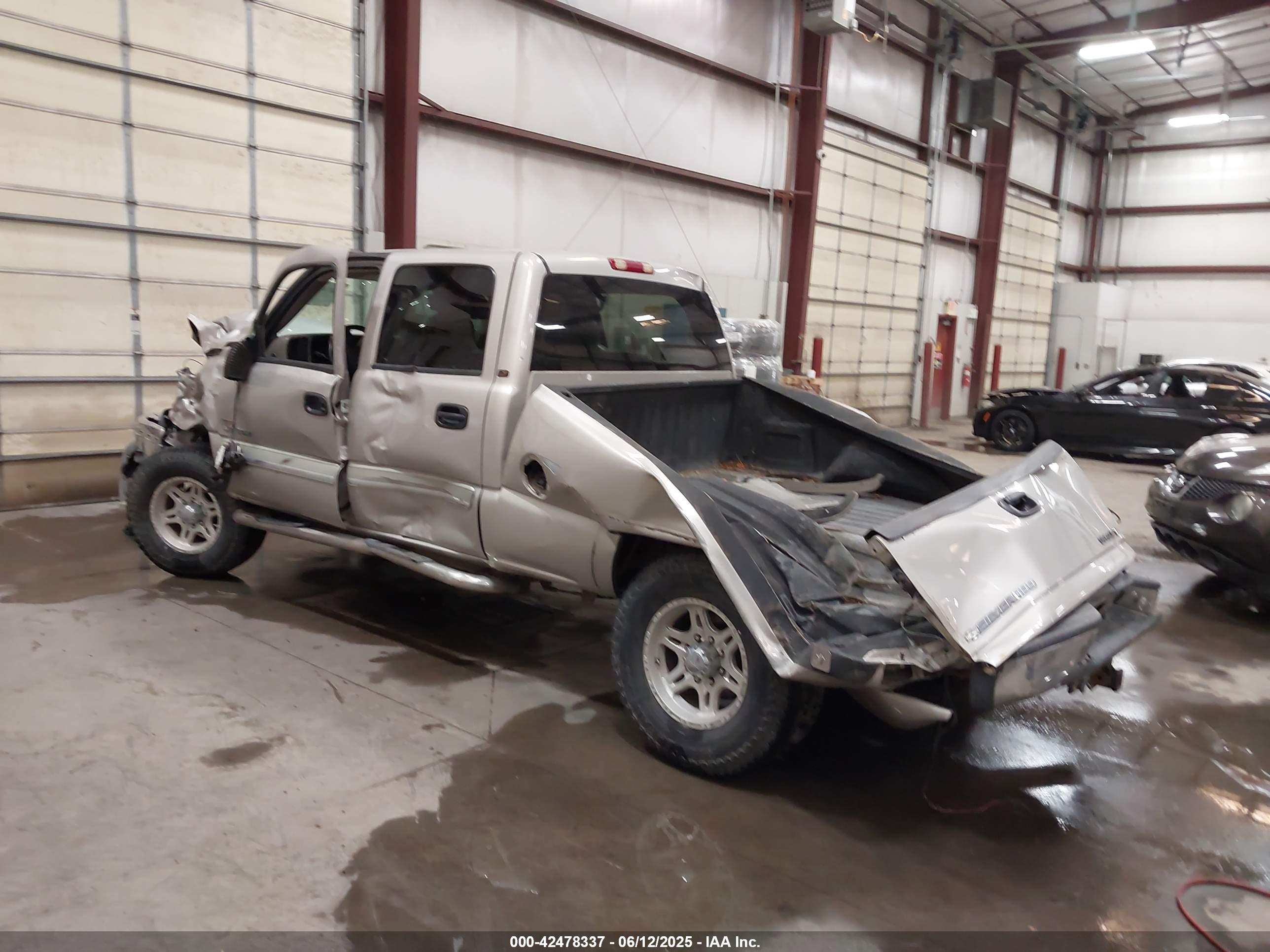 CHEVROLET SILVERADO image 3