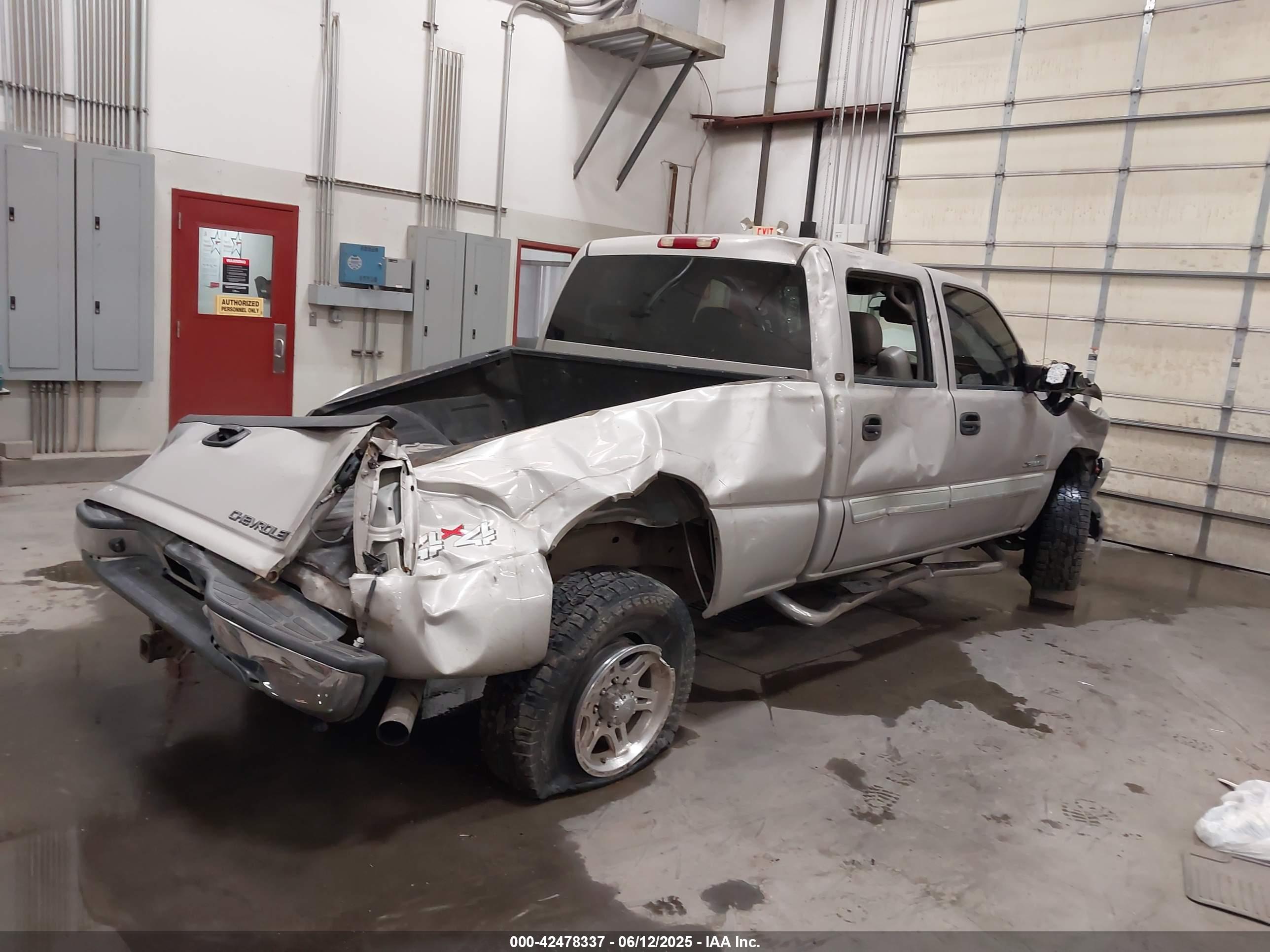 CHEVROLET SILVERADO image 4