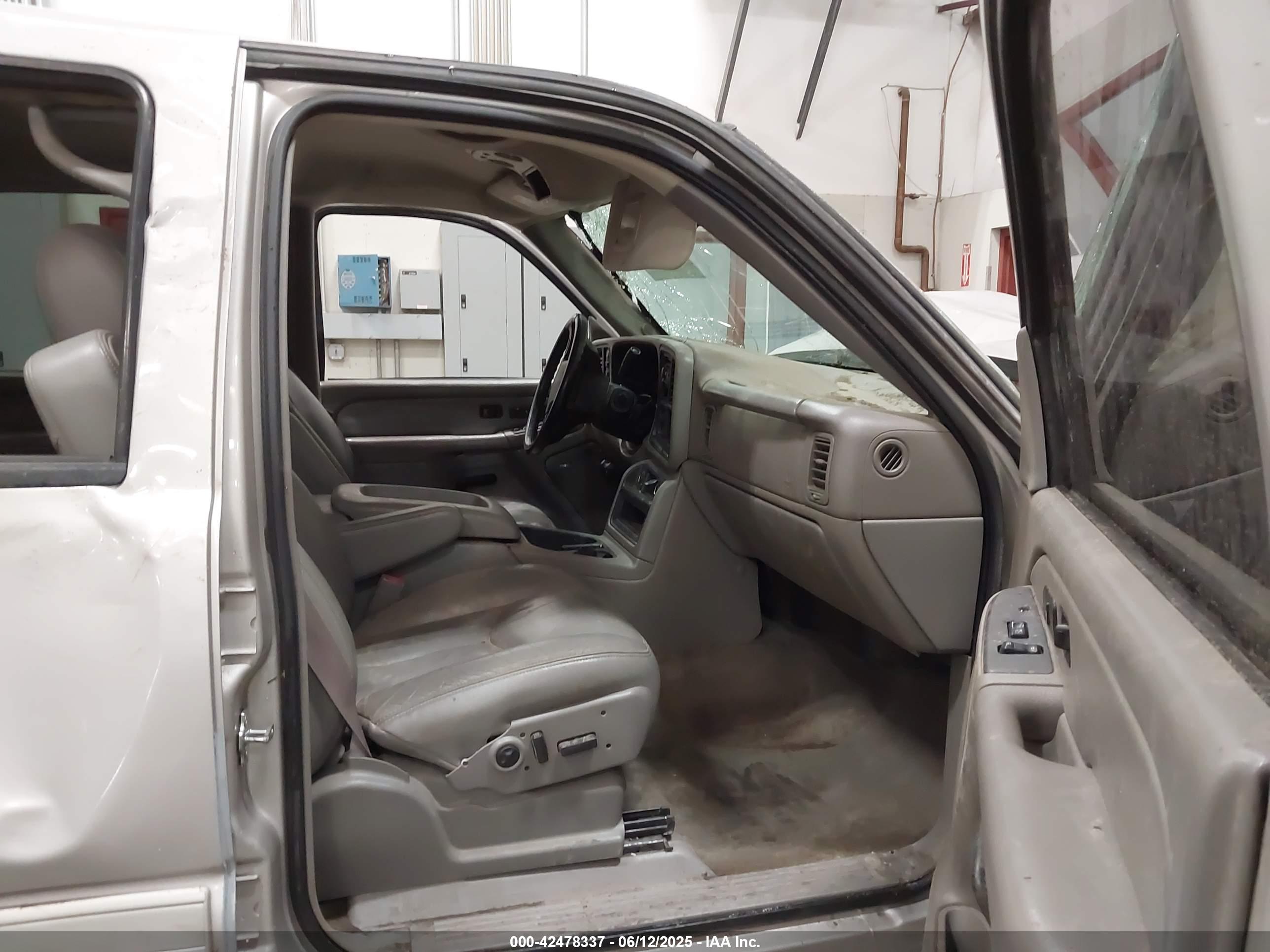 CHEVROLET SILVERADO image 5