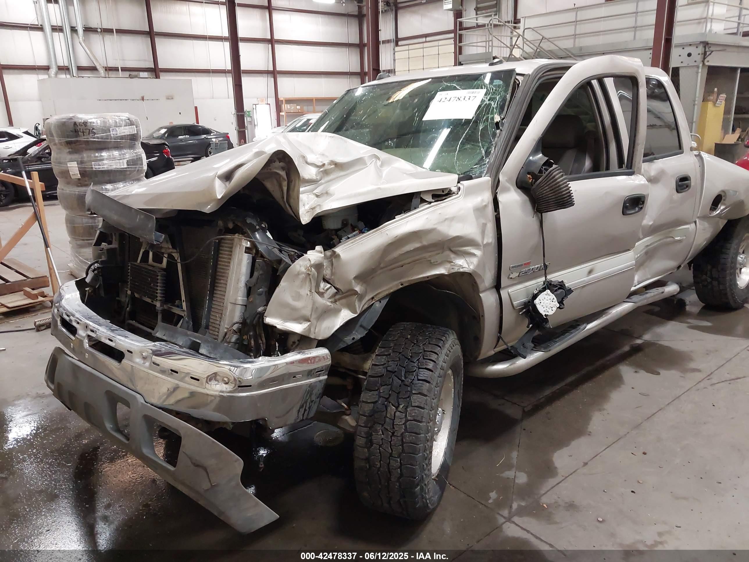 CHEVROLET SILVERADO image 6