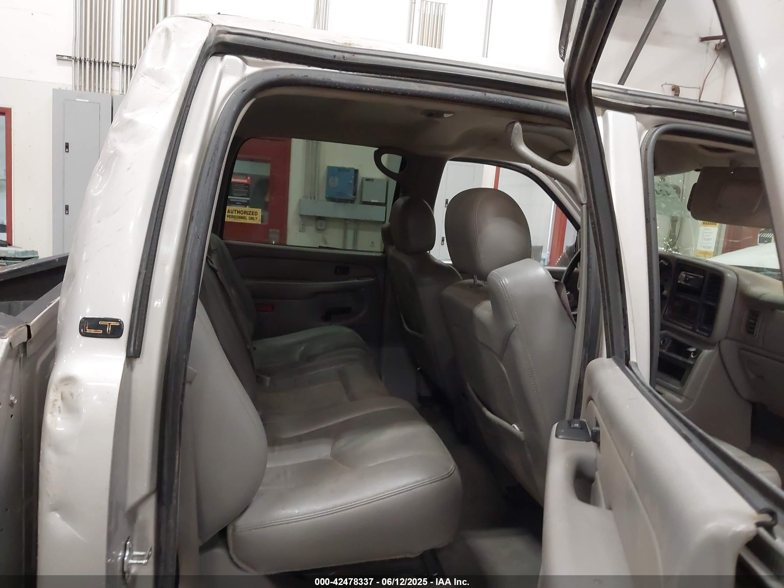 CHEVROLET SILVERADO image 8