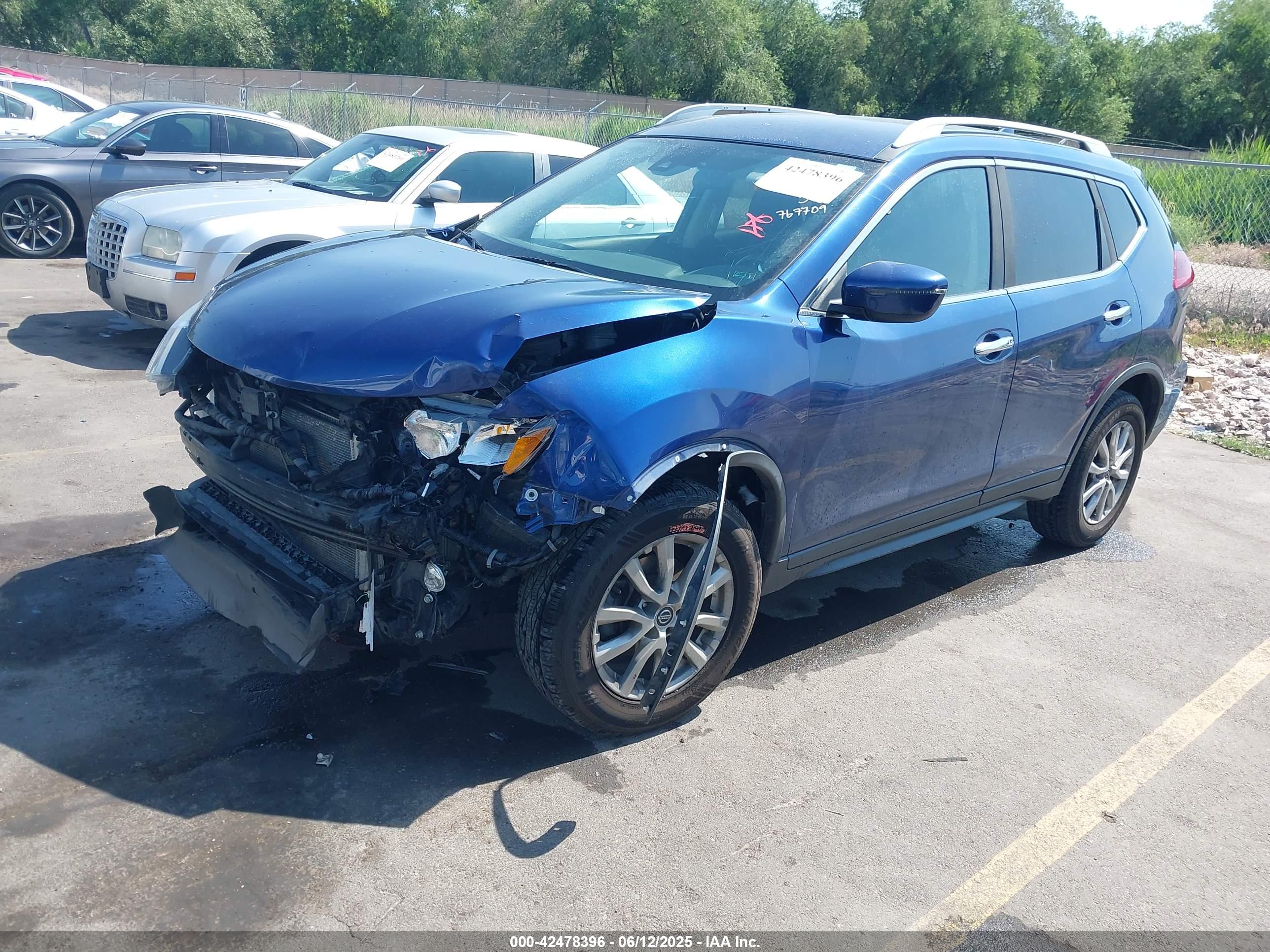 NISSAN ROGUE image 2