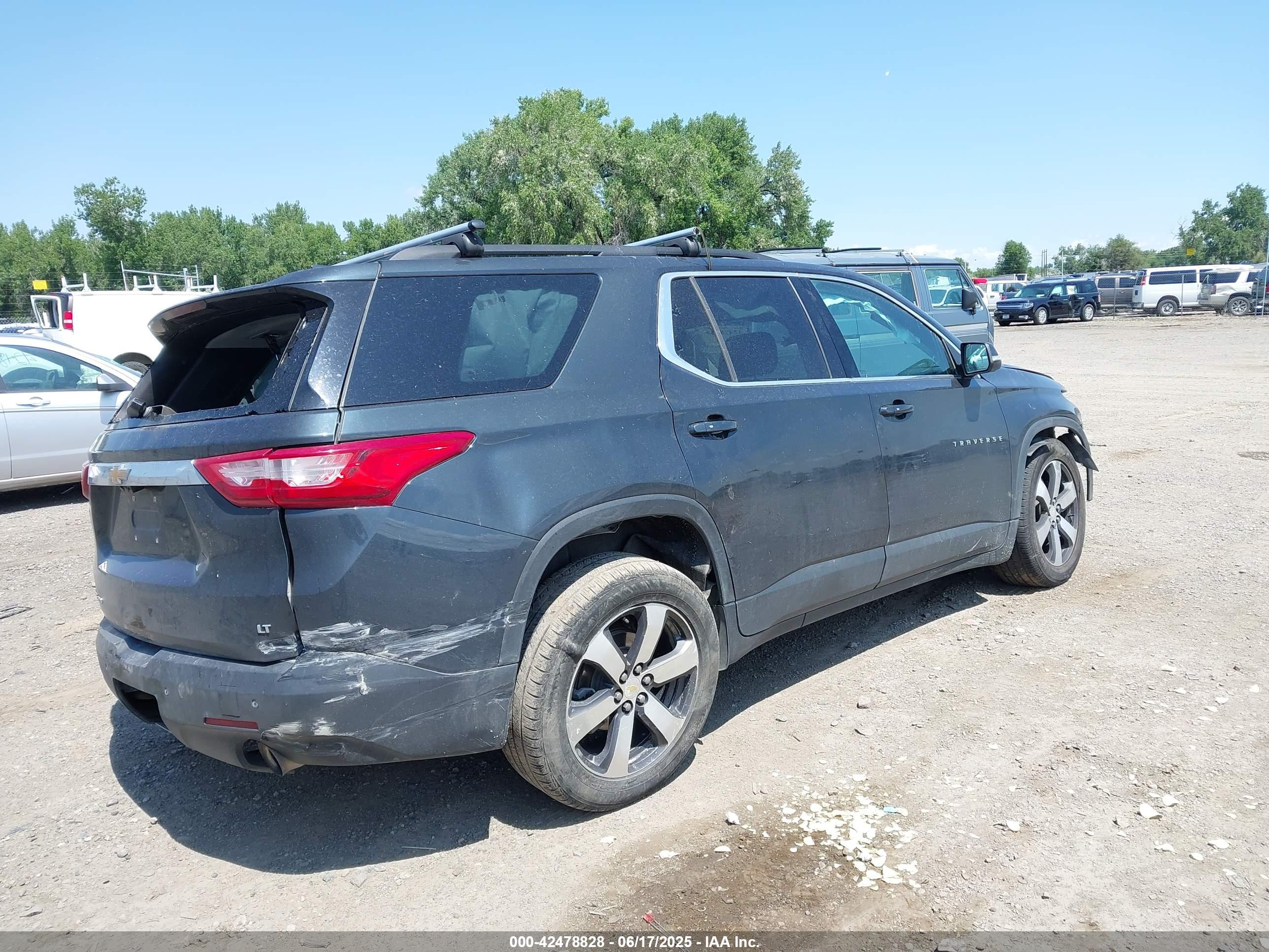 CHEVROLET TRAVERSE image 4