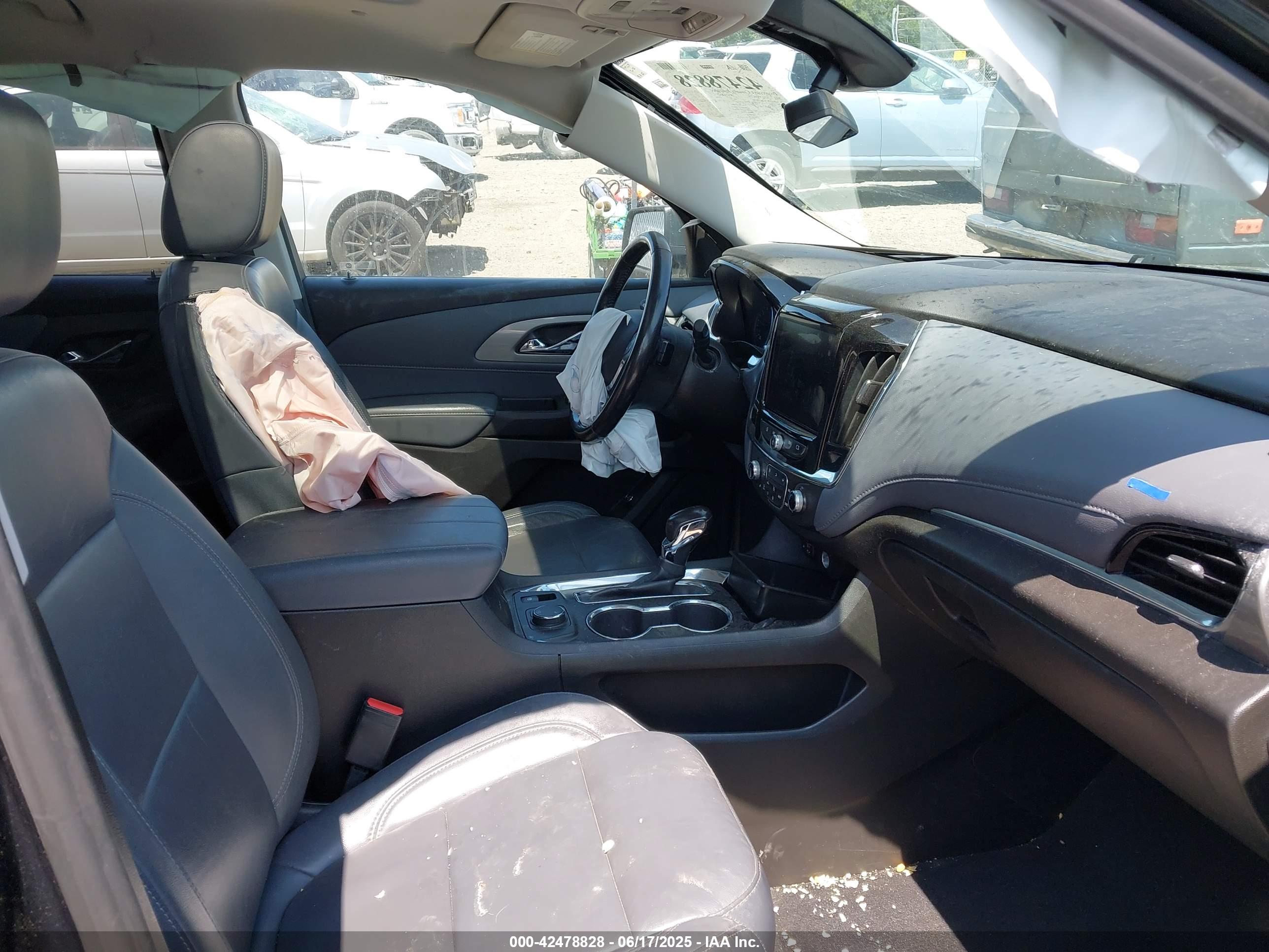 CHEVROLET TRAVERSE image 5