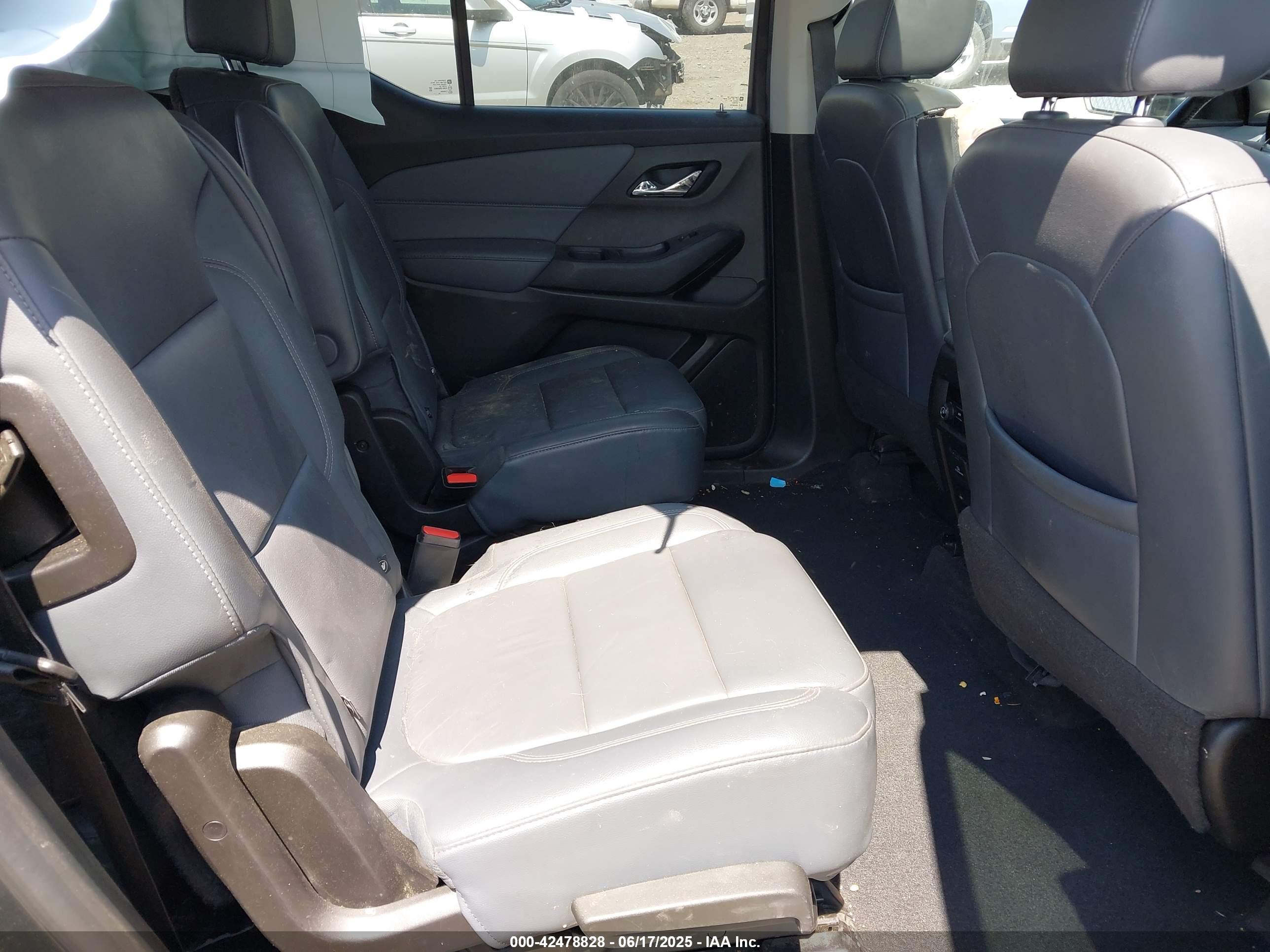 CHEVROLET TRAVERSE image 8