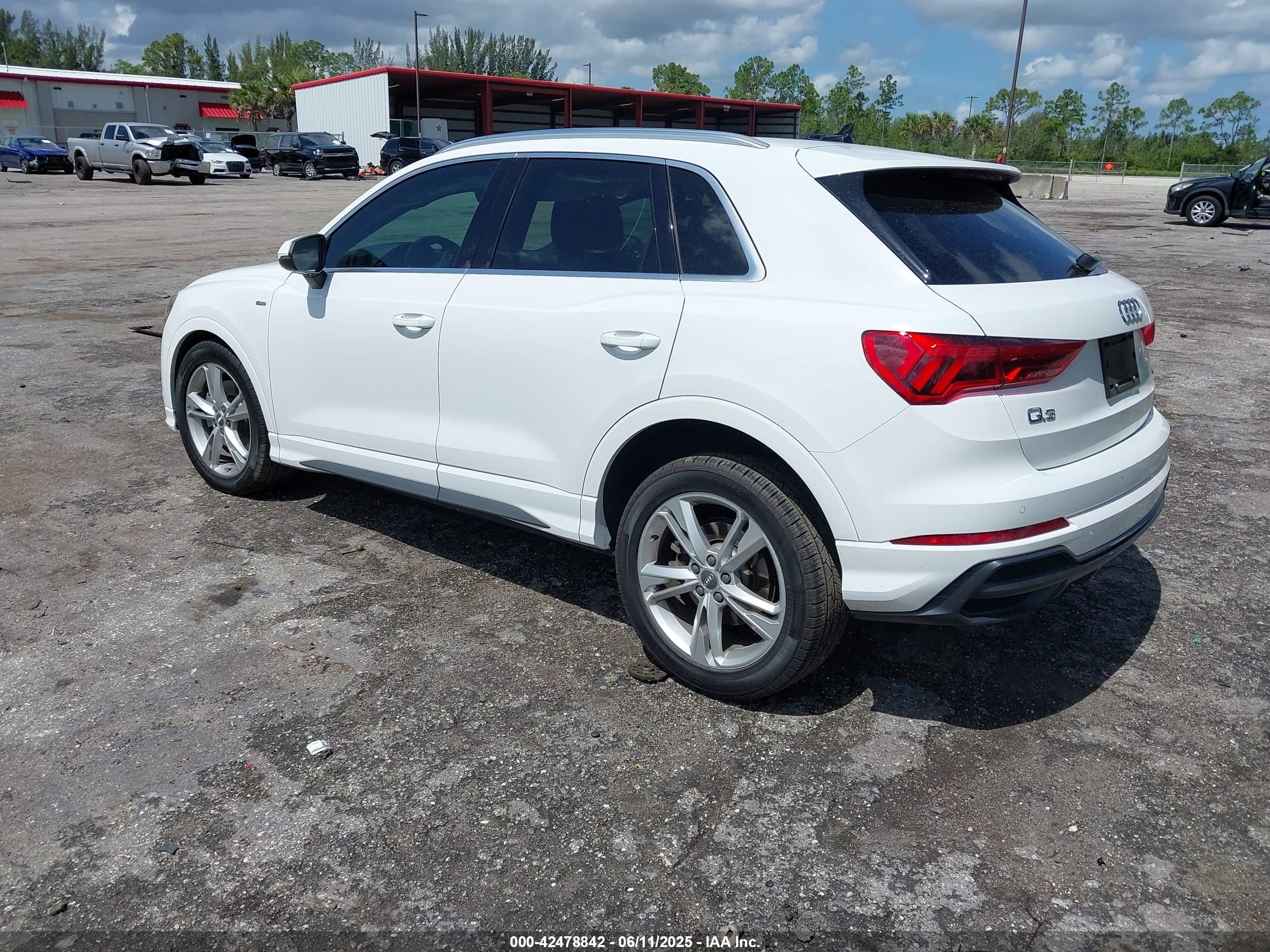 AUDI Q3 image 3