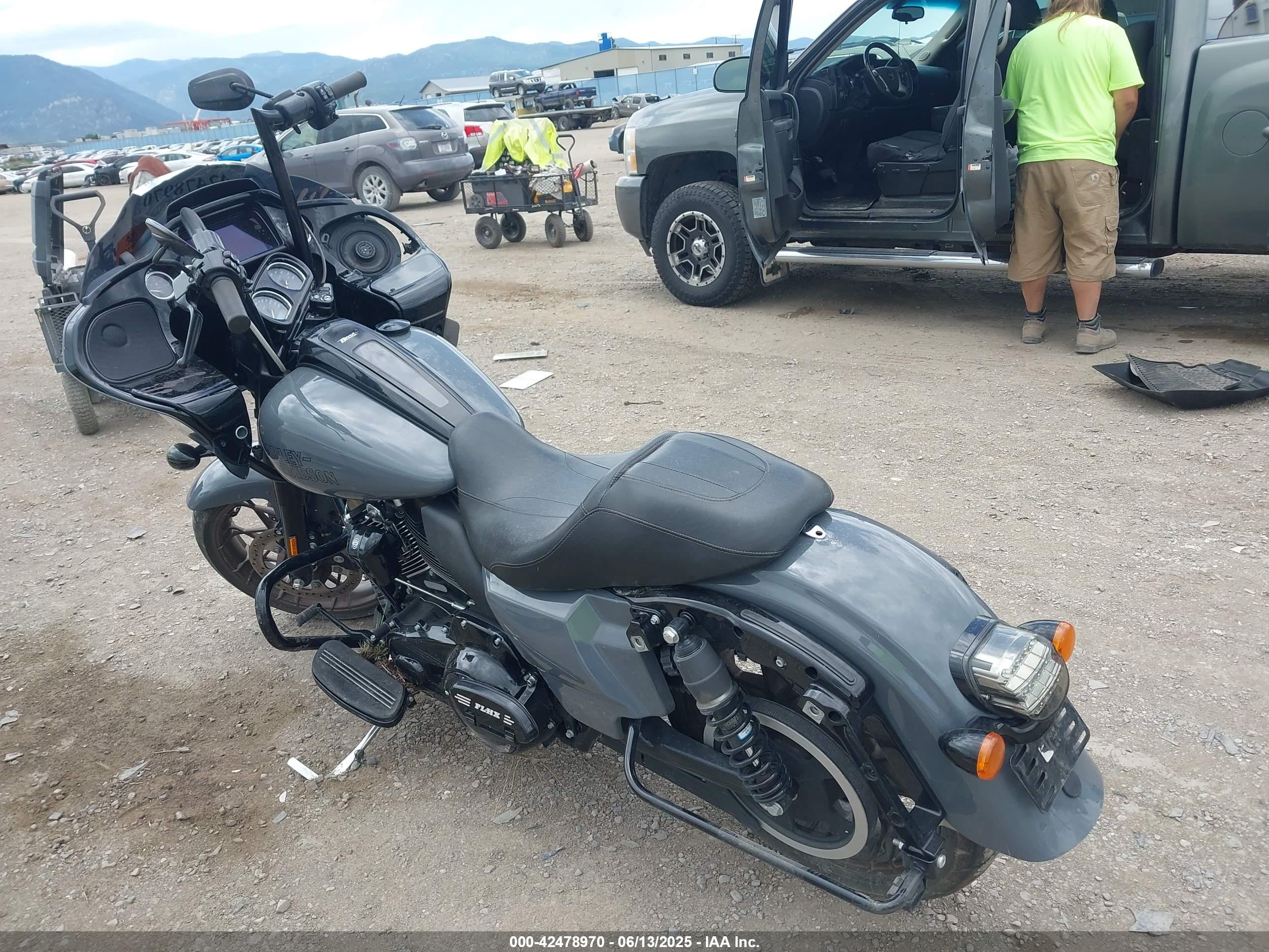 HARLEY-DAVIDSON FLTRXST image 3