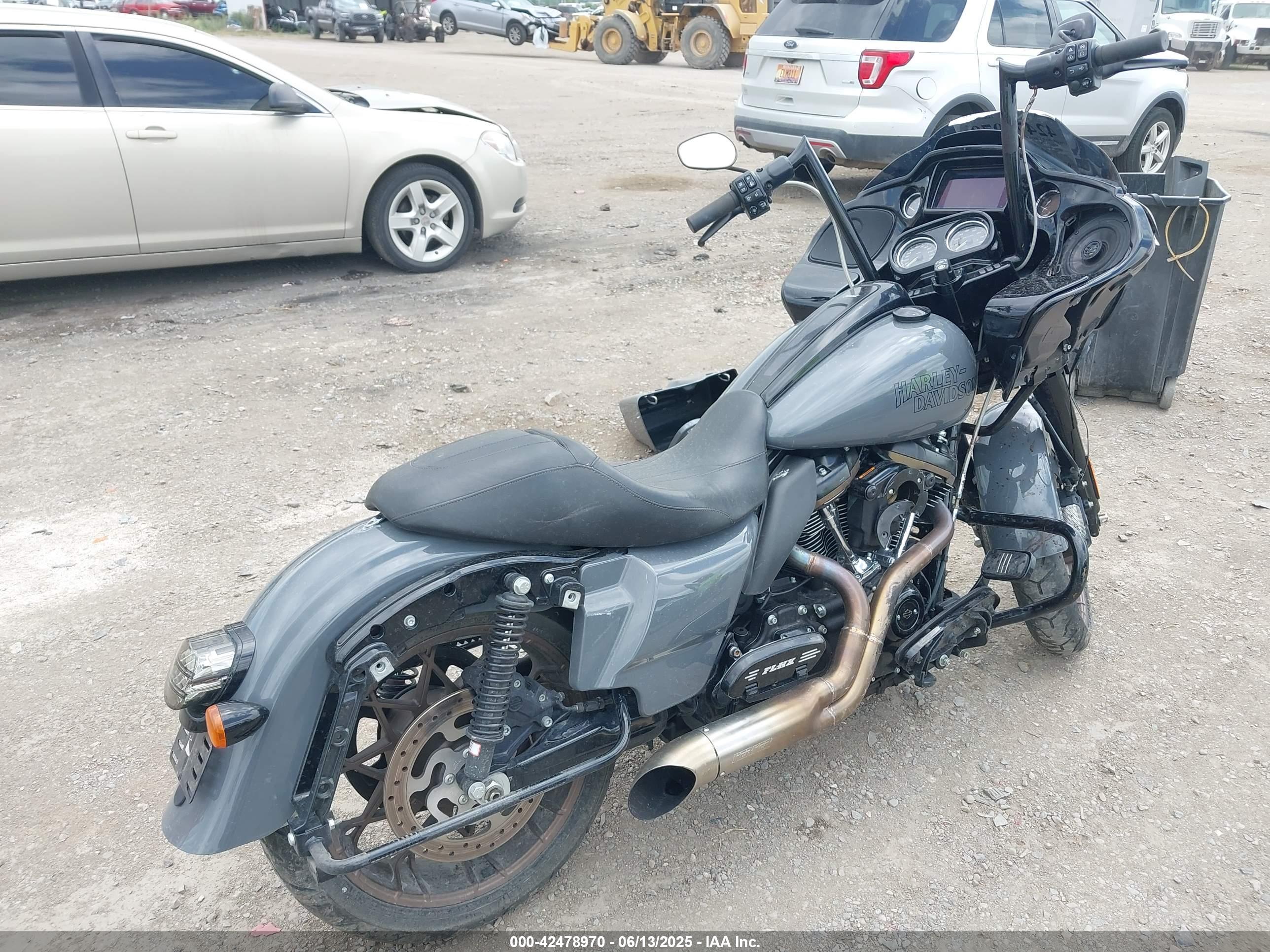 HARLEY-DAVIDSON FLTRXST image 4