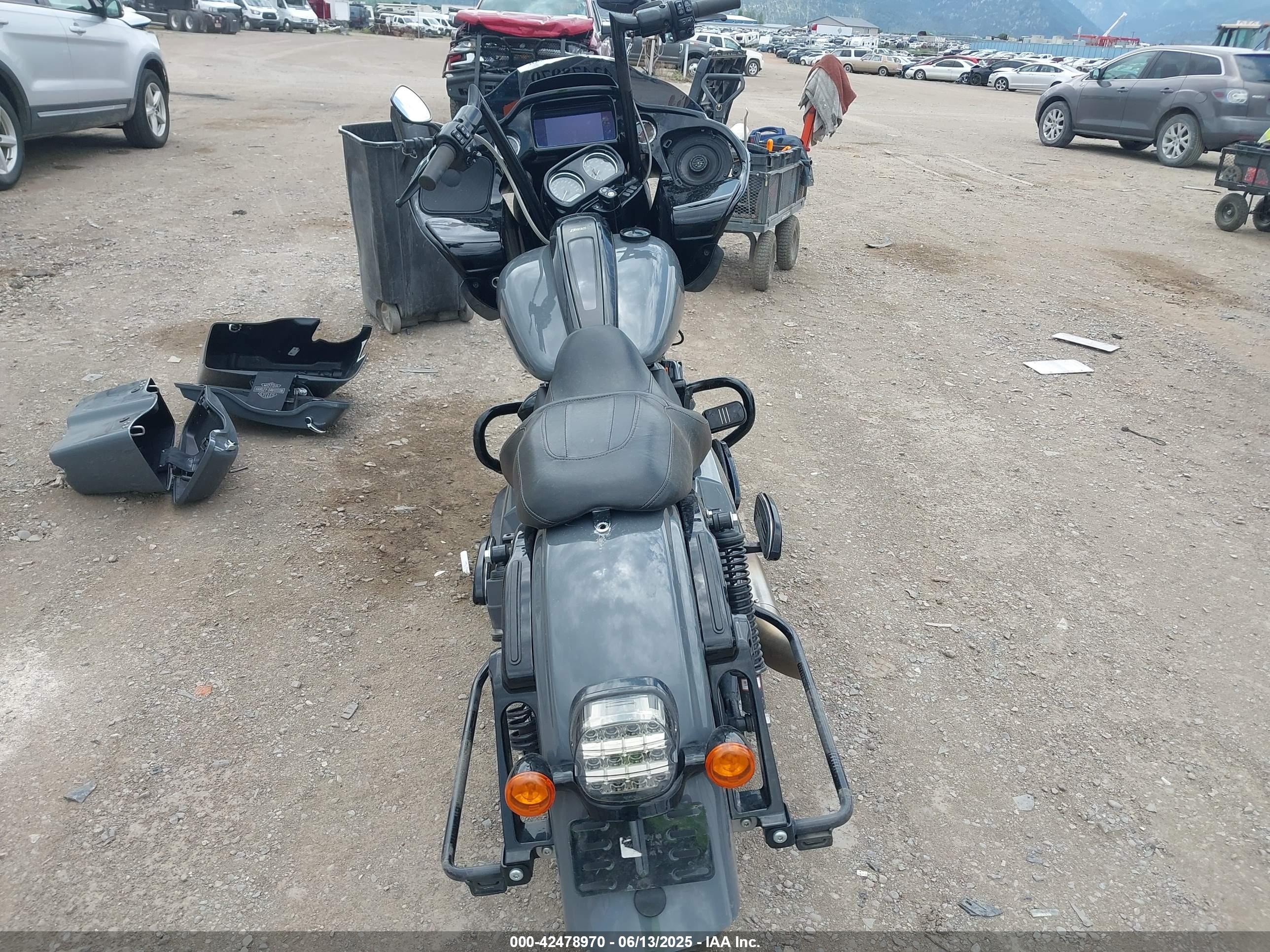 HARLEY-DAVIDSON FLTRXST image 6